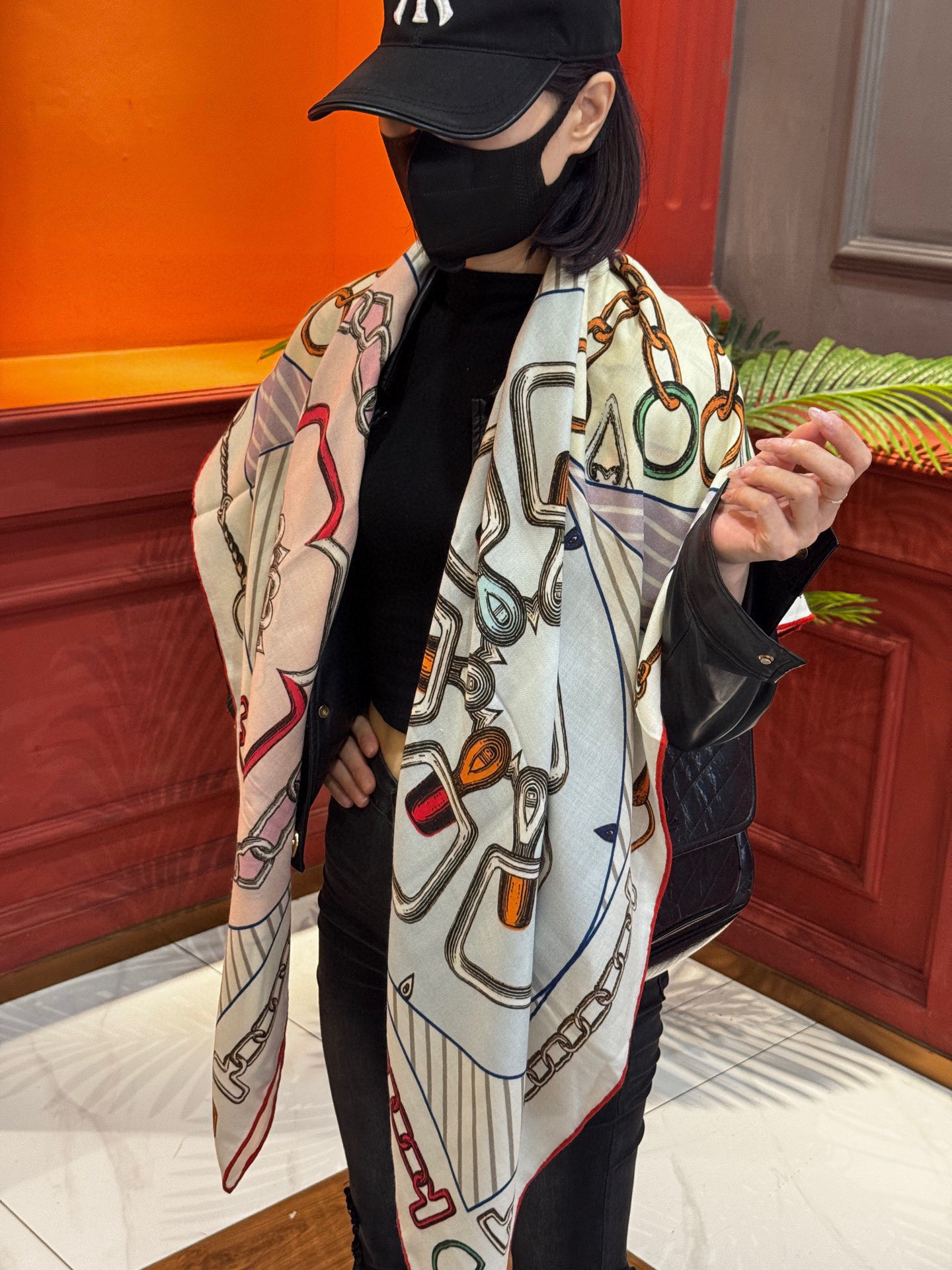 💟2025年早秋上新💞【双面同色丝毛方巾】手工卷边山羊绒和真丝混纺披肩（70%山羊绒，30%桑蚕丝）这款