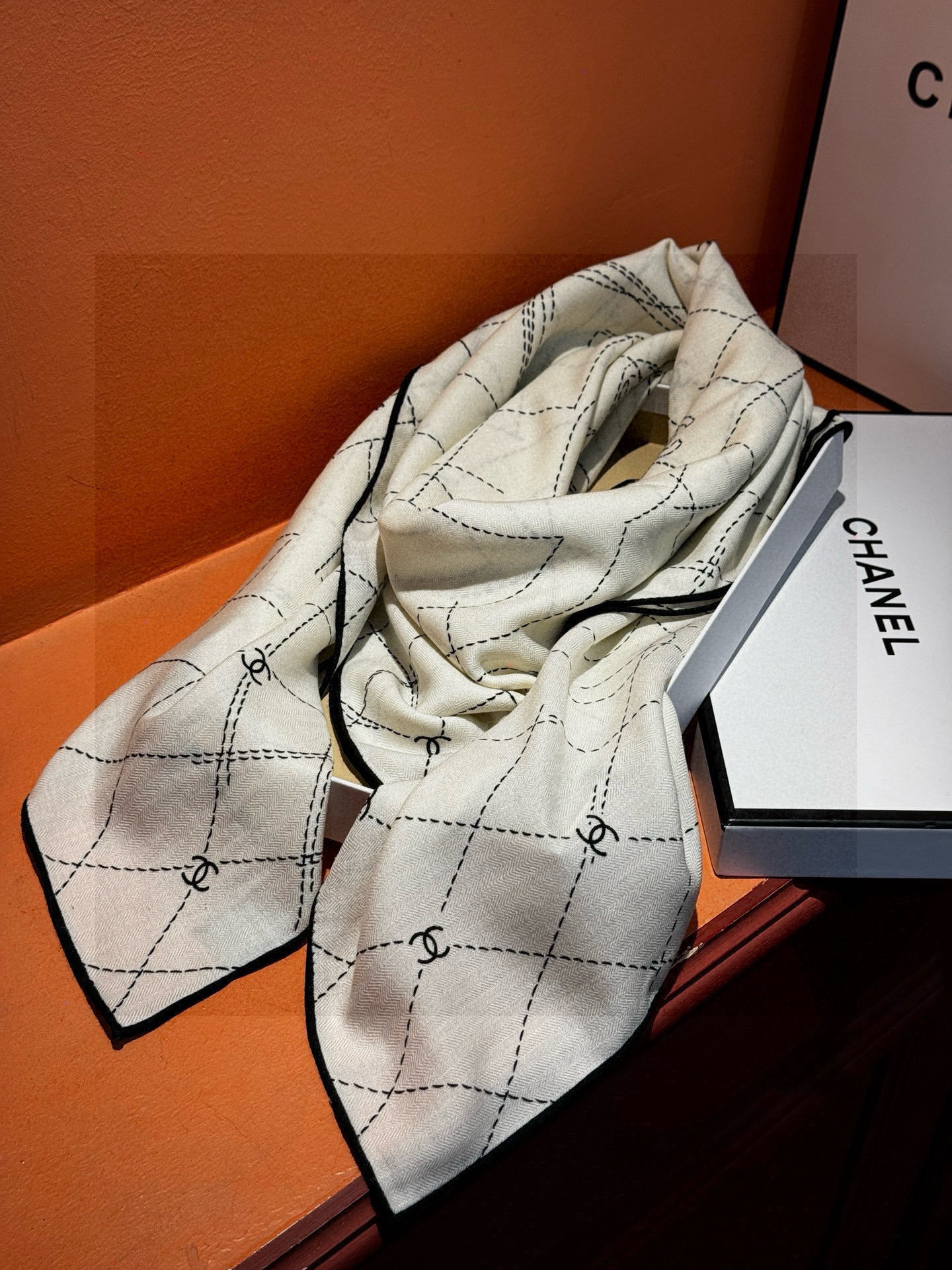 【升级双面同色 加密面料】 上新❤️ 140*140台版印花 黑白二色 高级都市新贵!山茶花的再一次邂逅