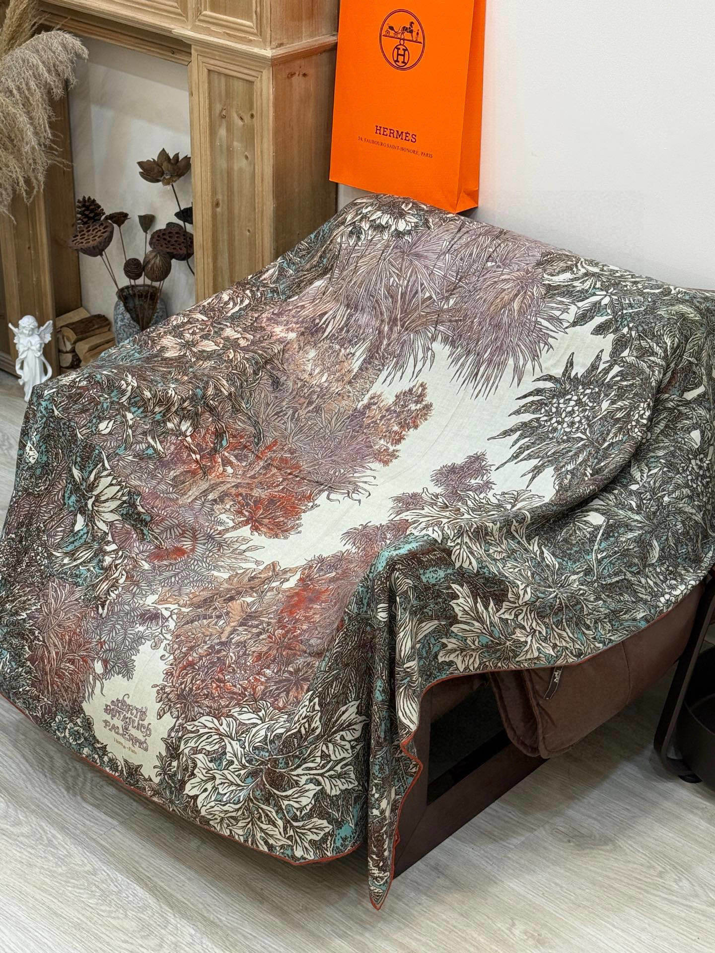 💟2025年秋冬抢先 上新💞【双面同色丝毛方巾】手工卷边山羊绒和真丝混纺披肩(70%山羊绒,30%桑蚕丝