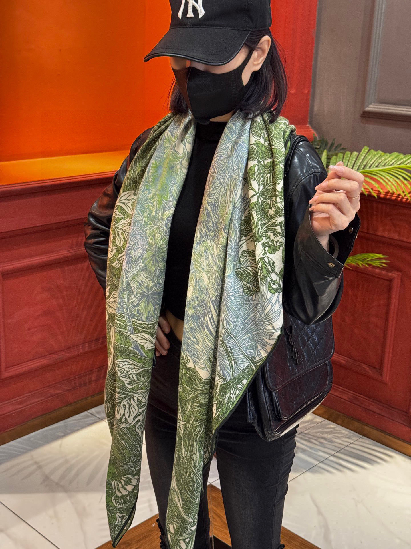 💟2025年秋冬抢先 上新💞【双面同色丝毛方巾】手工卷边山羊绒和真丝混纺披肩(70%山羊绒,30%桑蚕丝