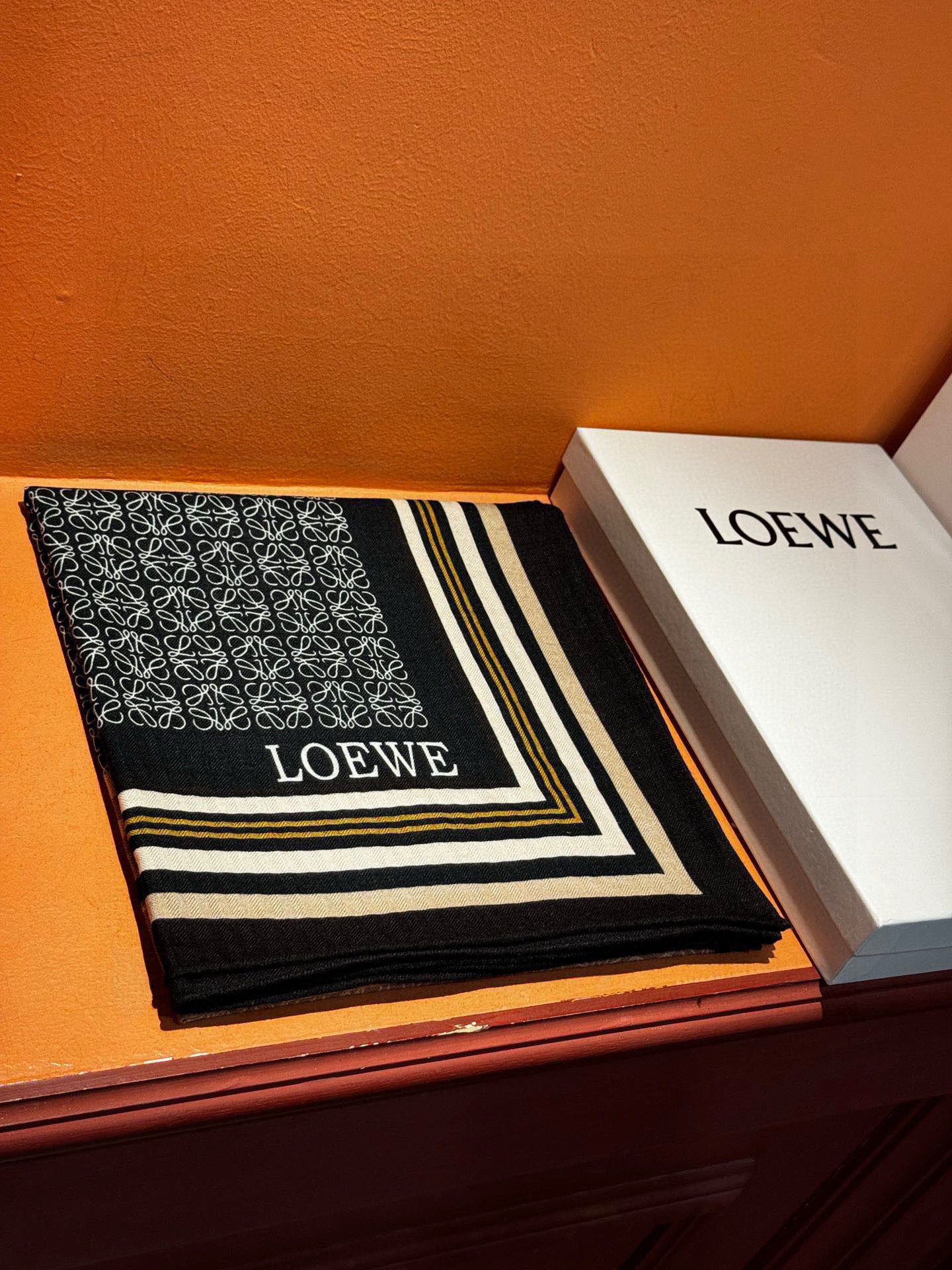 高定版 【上新❤️ Loewe罗意威专柜新款,高级又不撞款的好东西!!!】能力范围能带给大家最好的品质,