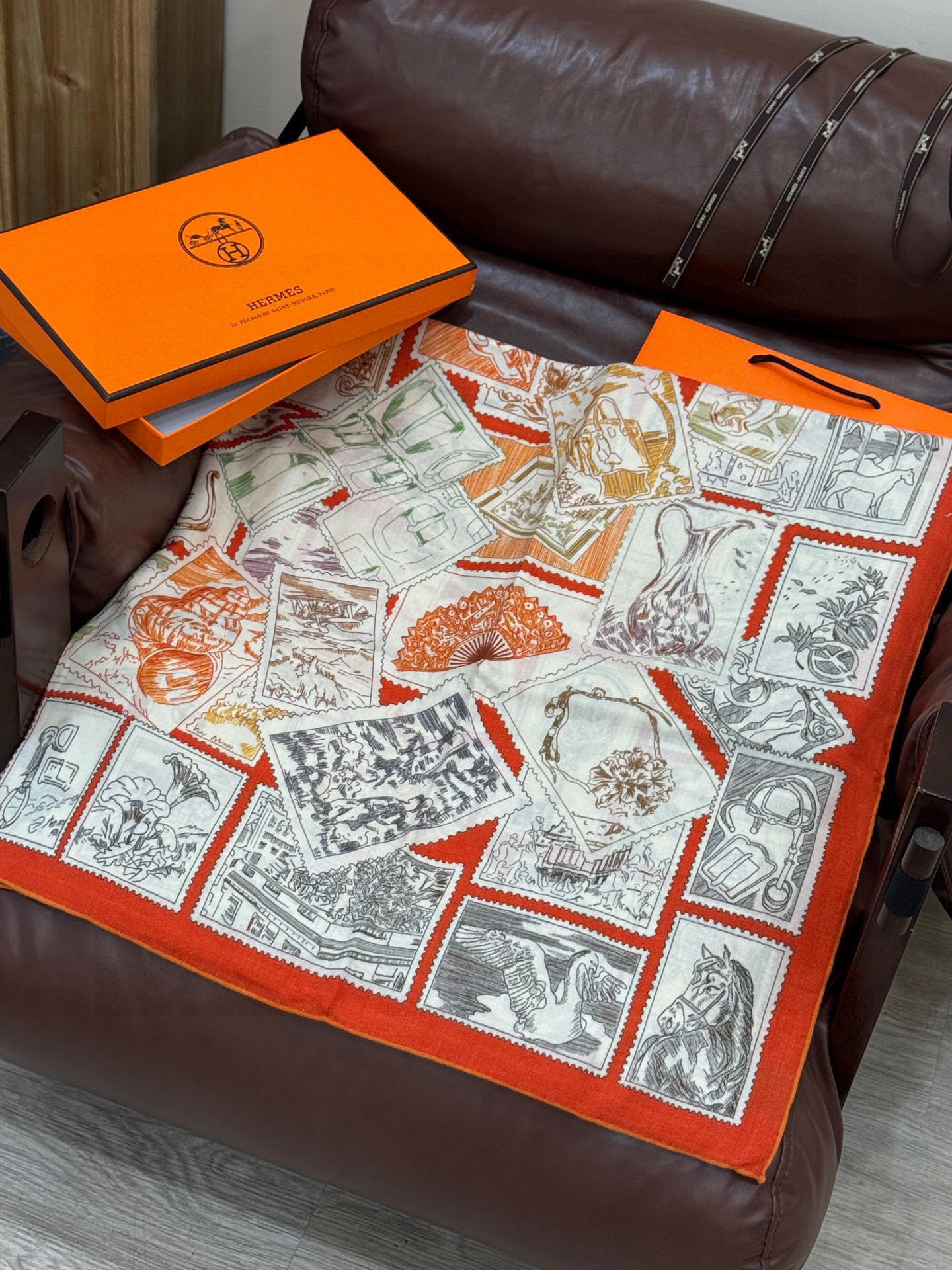 💟2025年秋冬抢先 上新💞【双面同色丝毛方巾】手工卷边山羊绒和真丝混纺披肩(70%山羊绒,30%桑蚕丝