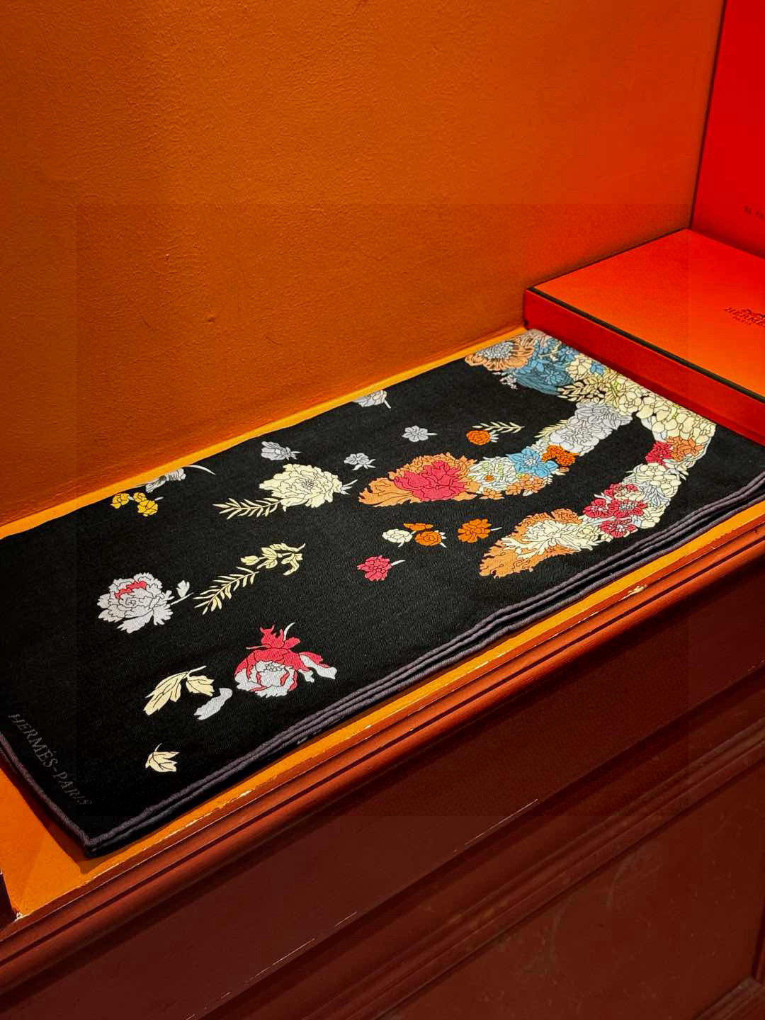 ❤ 双面同色【▪️卓尔不凡,高级有气场!!】非常抬人,带点故事的精彩!永远加分的hermes艺术单品!美