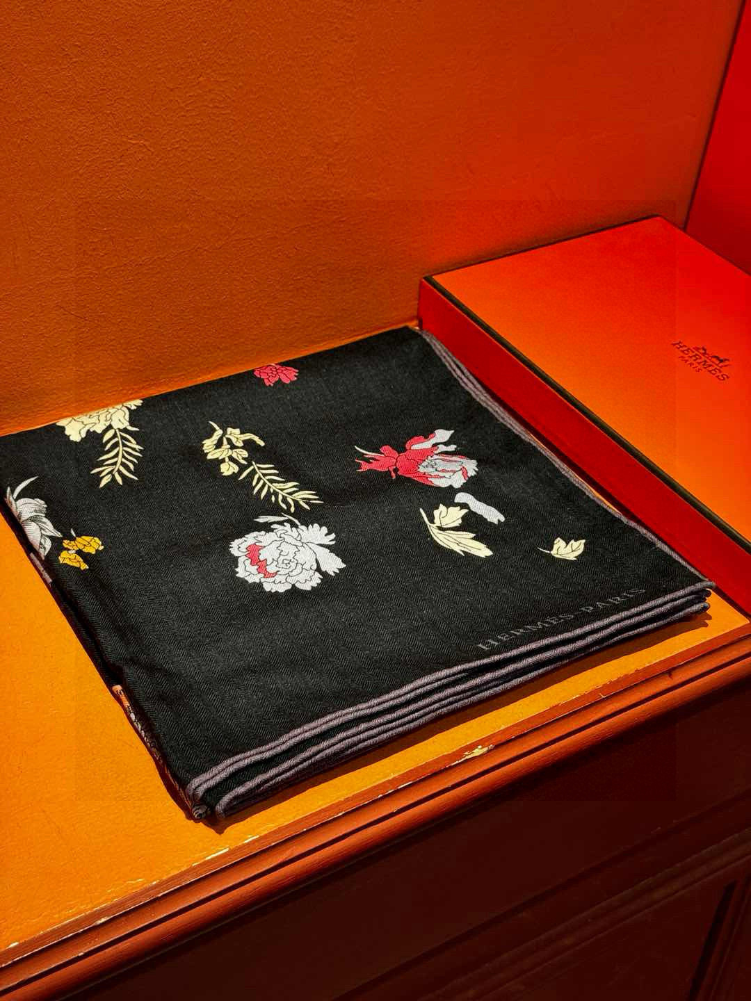 ❤ 双面同色【▪️卓尔不凡,高级有气场!!】非常抬人,带点故事的精彩!永远加分的hermes艺术单品!美