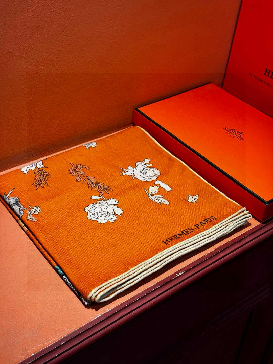 ❤ 双面同色【▪️卓尔不凡,高级有气场!!】非常抬人,带点故事的精彩!永远加分的hermes艺术单品!美