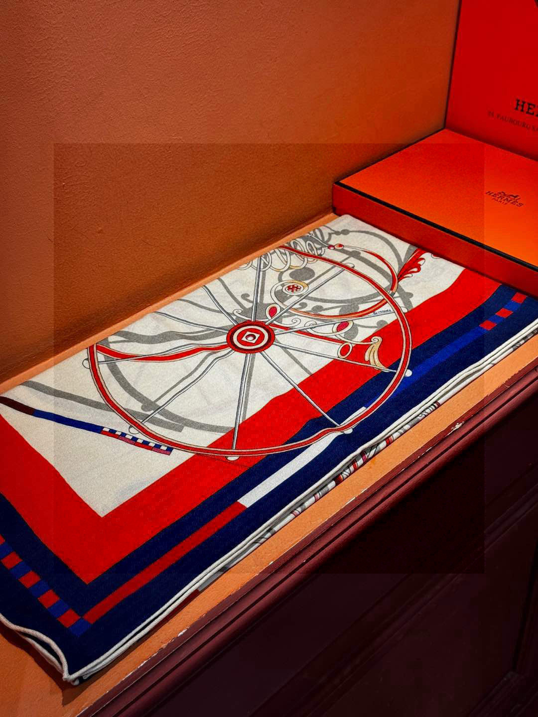 ❄️【双面同色】原单爱马仕140cm丝绒方巾💕 《平衡马车》,没有体验过野村大辅的豪华马车,就不算拥有丰