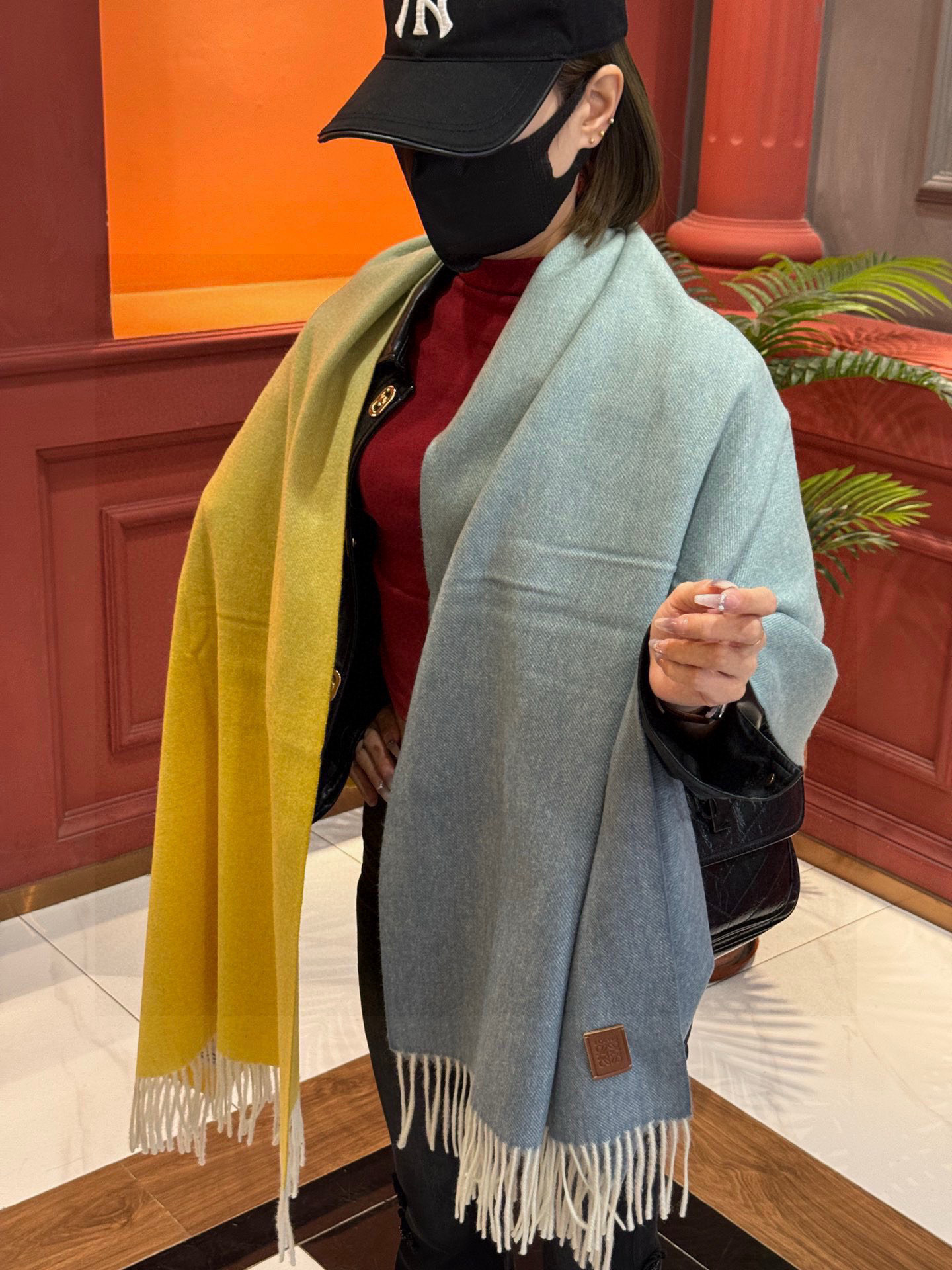 ✨✨太美了😍罗意威 美到要尖叫😱专柜最新款🎊英伦欧美范儿「多色渐变」又是一款即时尚又实用的大围巾&长巾，