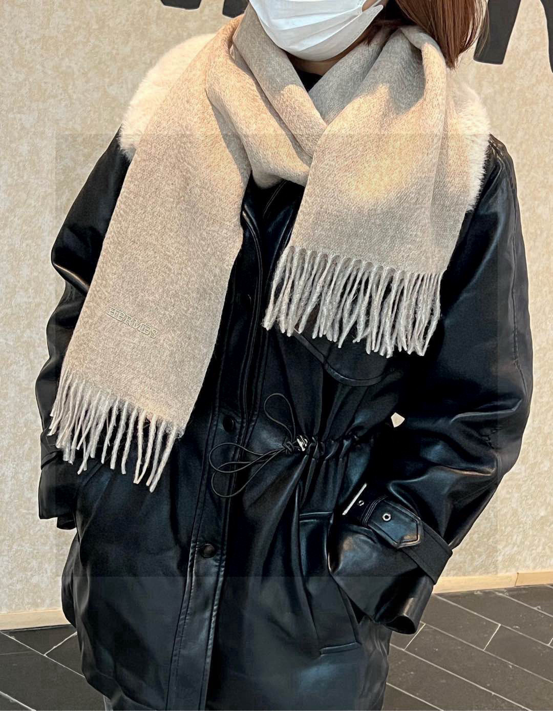 HERMFS【爱马仕】巴黎时装展双面羊绒围巾！采用蒙古高原细羊绒！手感满满地都是细腻的绒毛！这个价格绝对