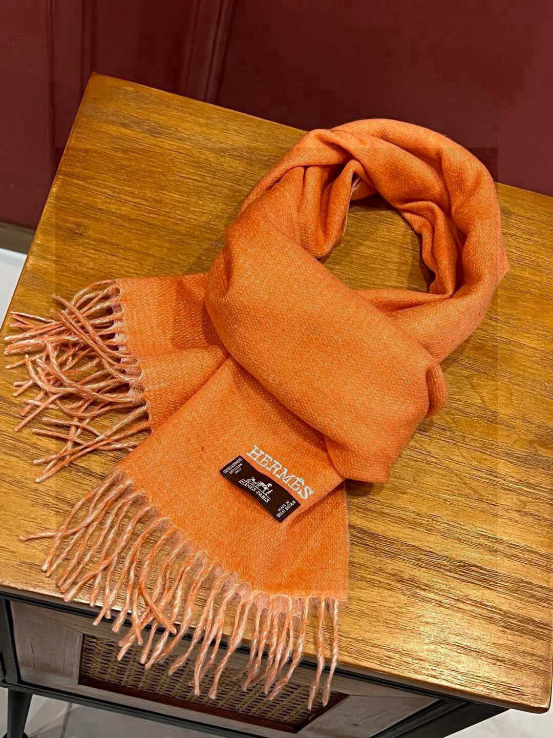 HERMFS【爱马仕】巴黎时装展双面羊绒围巾！采用蒙古高原细羊绒！手感满满地都是细腻的绒毛！这个价格绝对