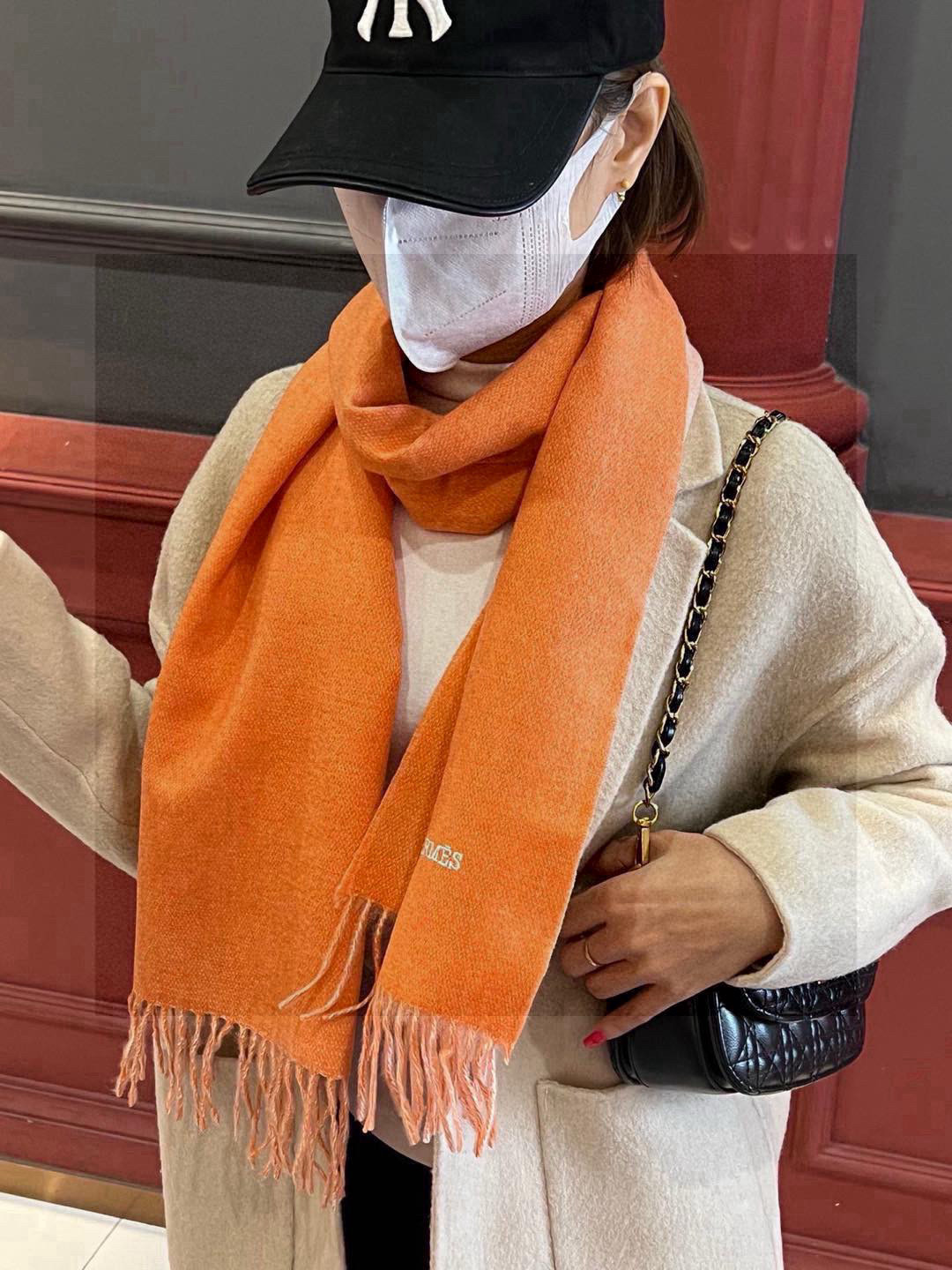 HERMFS【爱马仕】巴黎时装展双面羊绒围巾！采用蒙古高原细羊绒！手感满满地都是细腻的绒毛！这个价格绝对