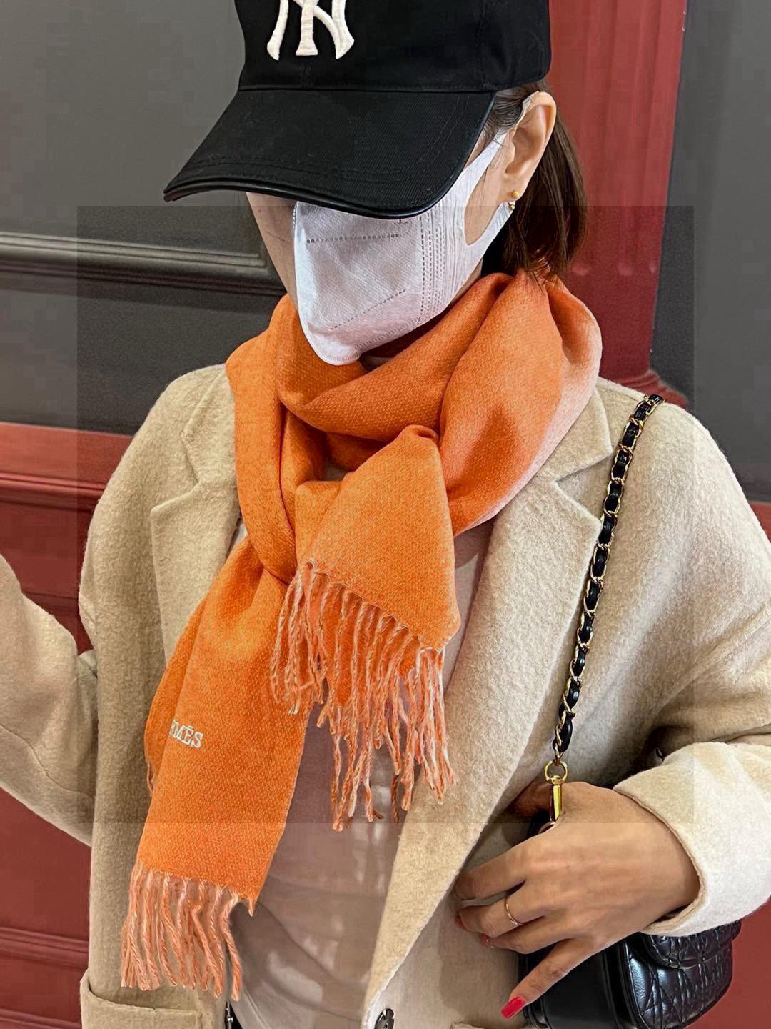 HERMFS【爱马仕】巴黎时装展双面羊绒围巾！采用蒙古高原细羊绒！手感满满地都是细腻的绒毛！这个价格绝对