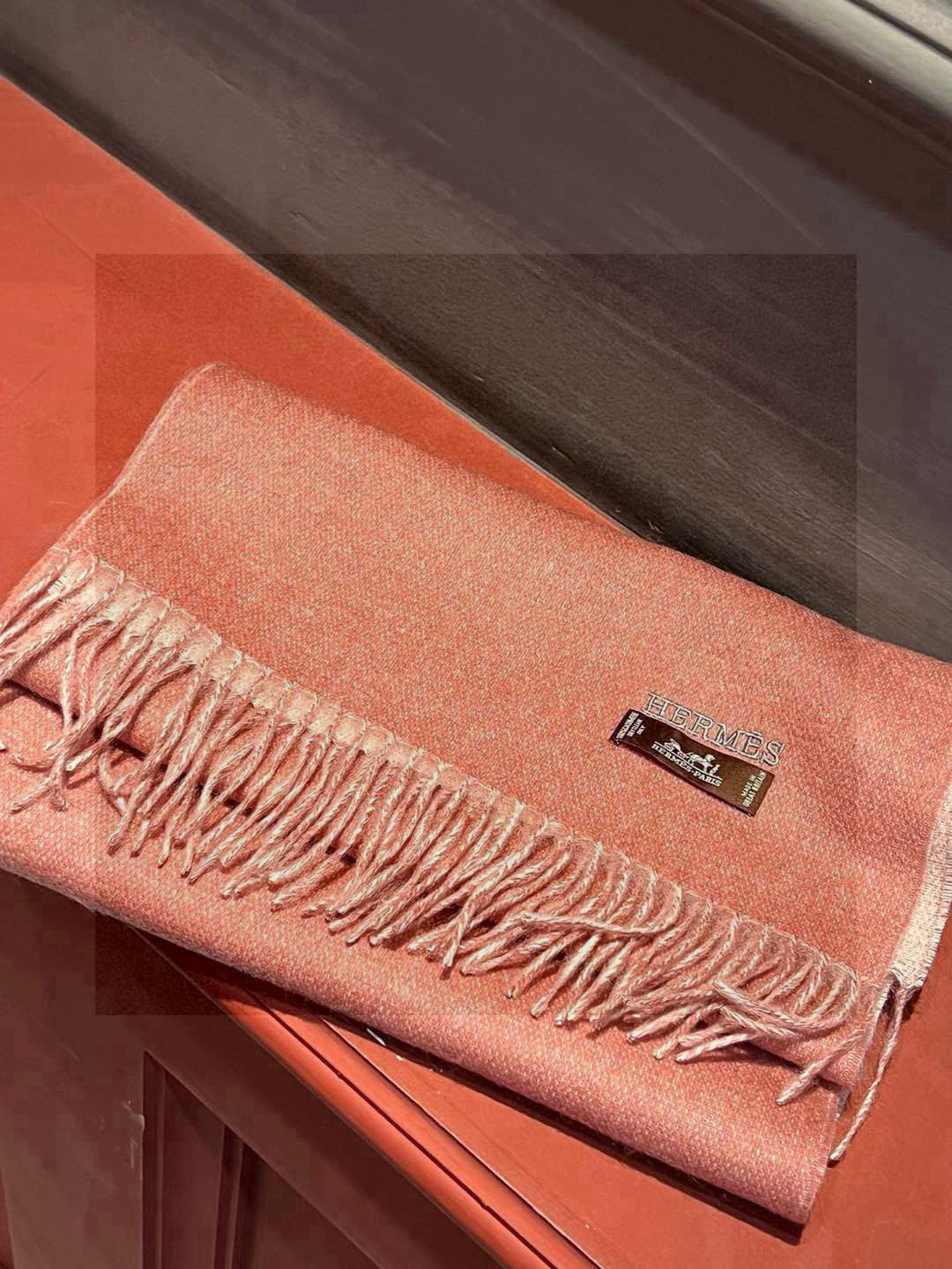 HERMFS【爱马仕】巴黎时装展双面羊绒围巾！采用蒙古高原细羊绒！手感满满地都是细腻的绒毛！这个价格绝对