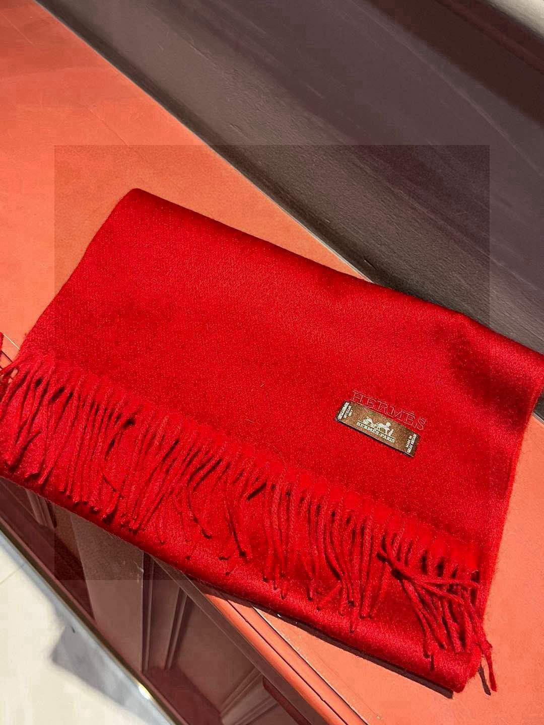 HERMFS【爱马仕】巴黎时装展双面羊绒围巾！采用蒙古高原细羊绒！手感满满地都是细腻的绒毛！这个价格绝对