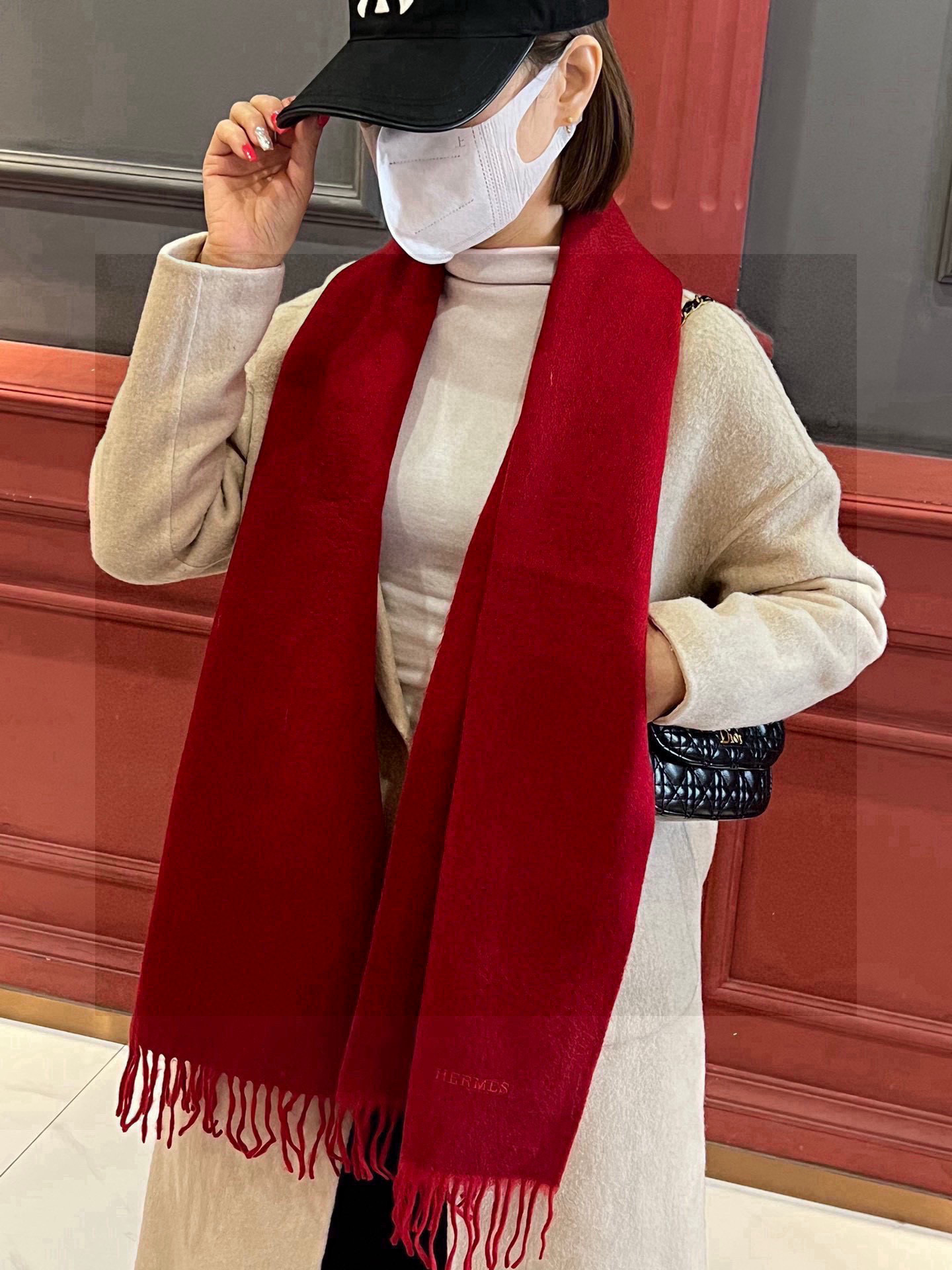 HERMFS【爱马仕】巴黎时装展双面羊绒围巾！采用蒙古高原细羊绒！手感满满地都是细腻的绒毛！这个价格绝对