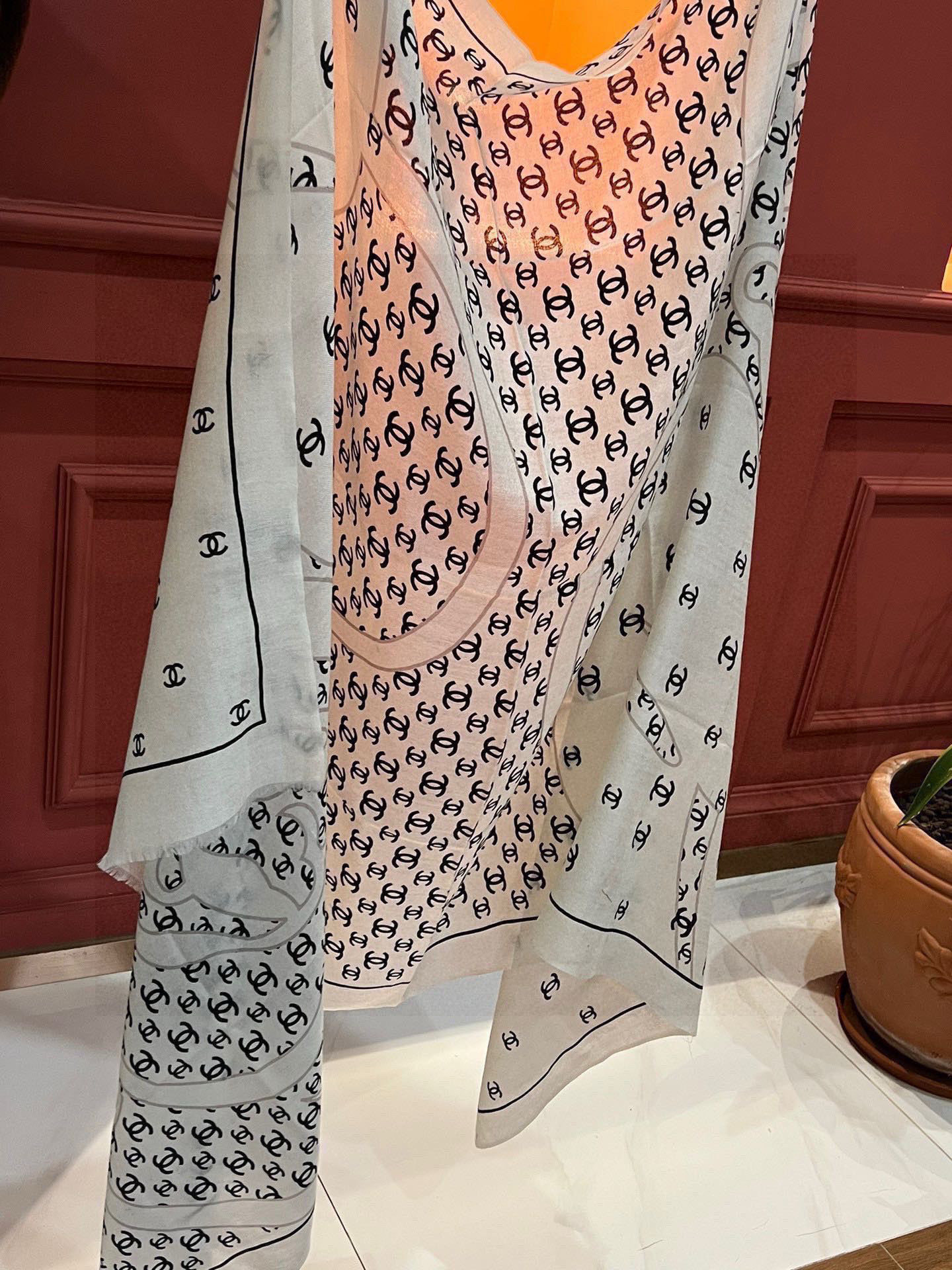 羊绒新款💞 新❤小香【山茶花长围巾】~超级抬气色!高级女人味!羊绒围巾也能这么美!!!这款双面花卉羊绒围