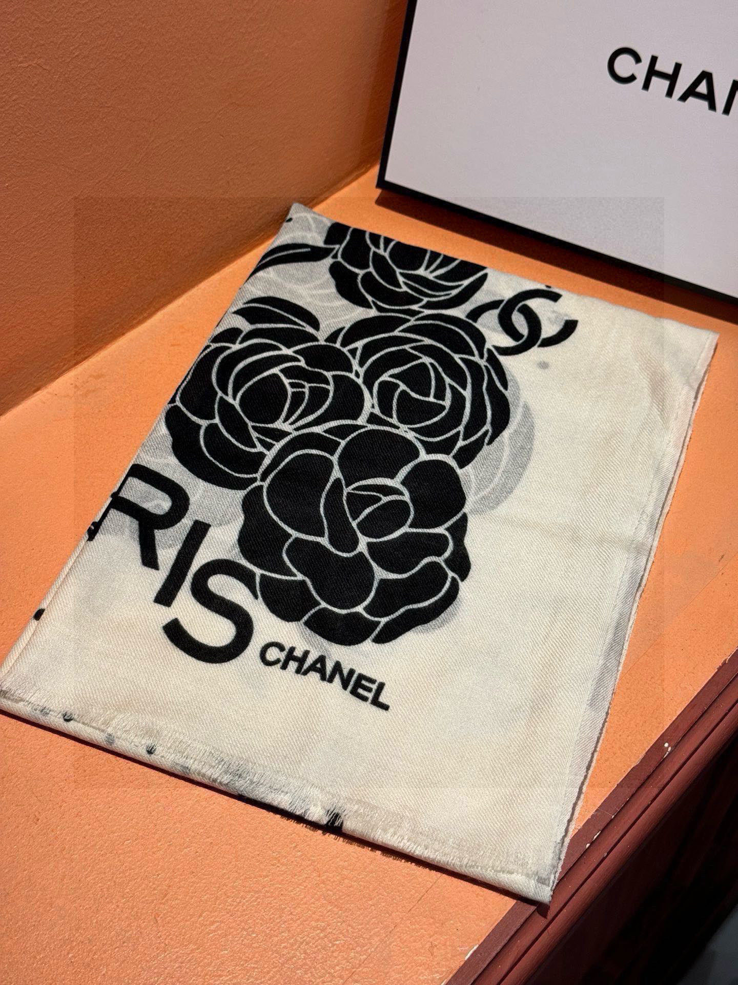 羊绒新款💞 新❤小香【山茶花长围巾】~超级抬气色!高级女人味!羊绒围巾也能这么美!!!这款双面花卉羊绒围