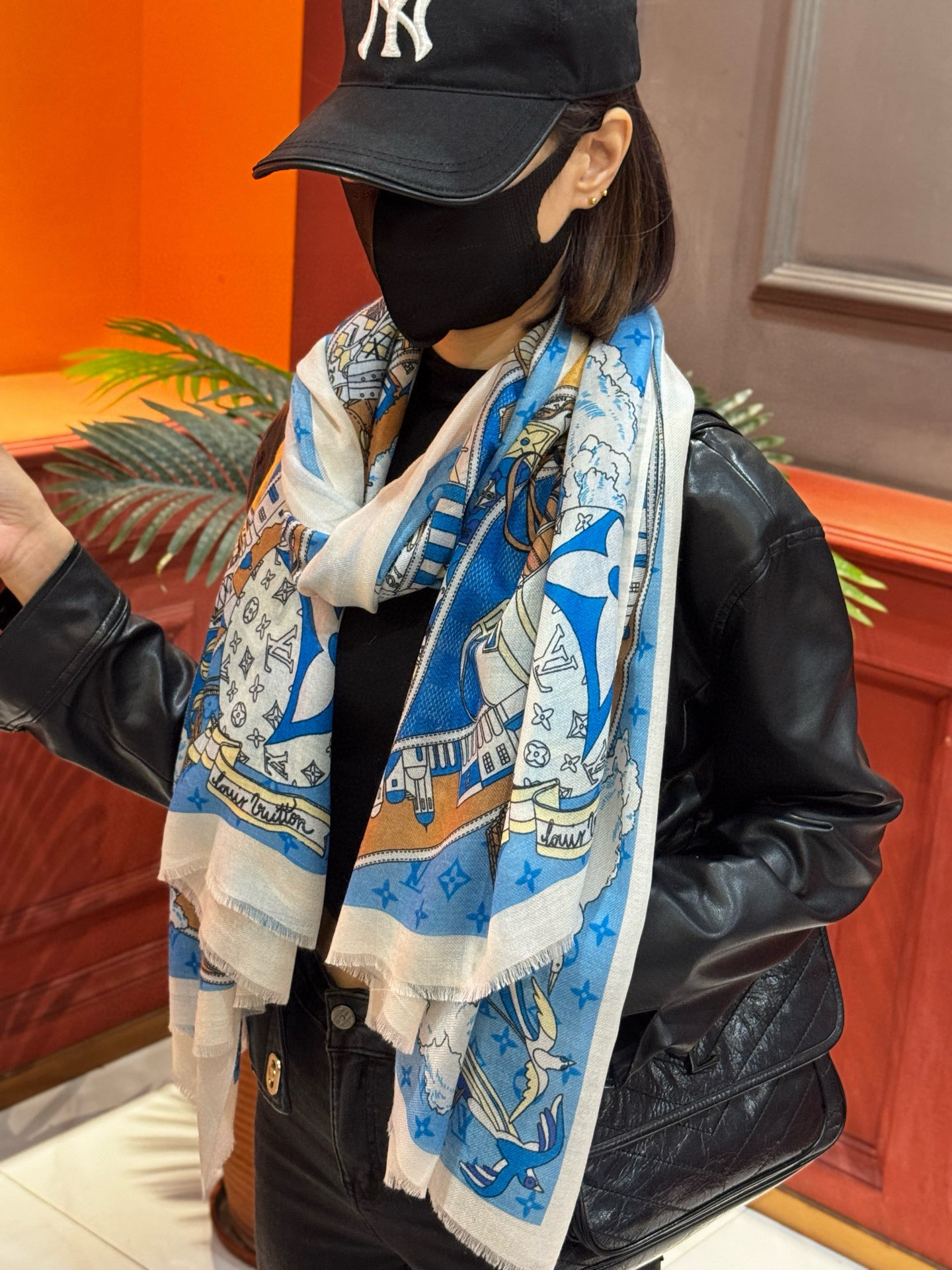 又时髦又百搭！LV新款老花长巾】提升气质和品味的好单品！！四季必备！！真的无敌实用！！Lv难得的羊绒长巾