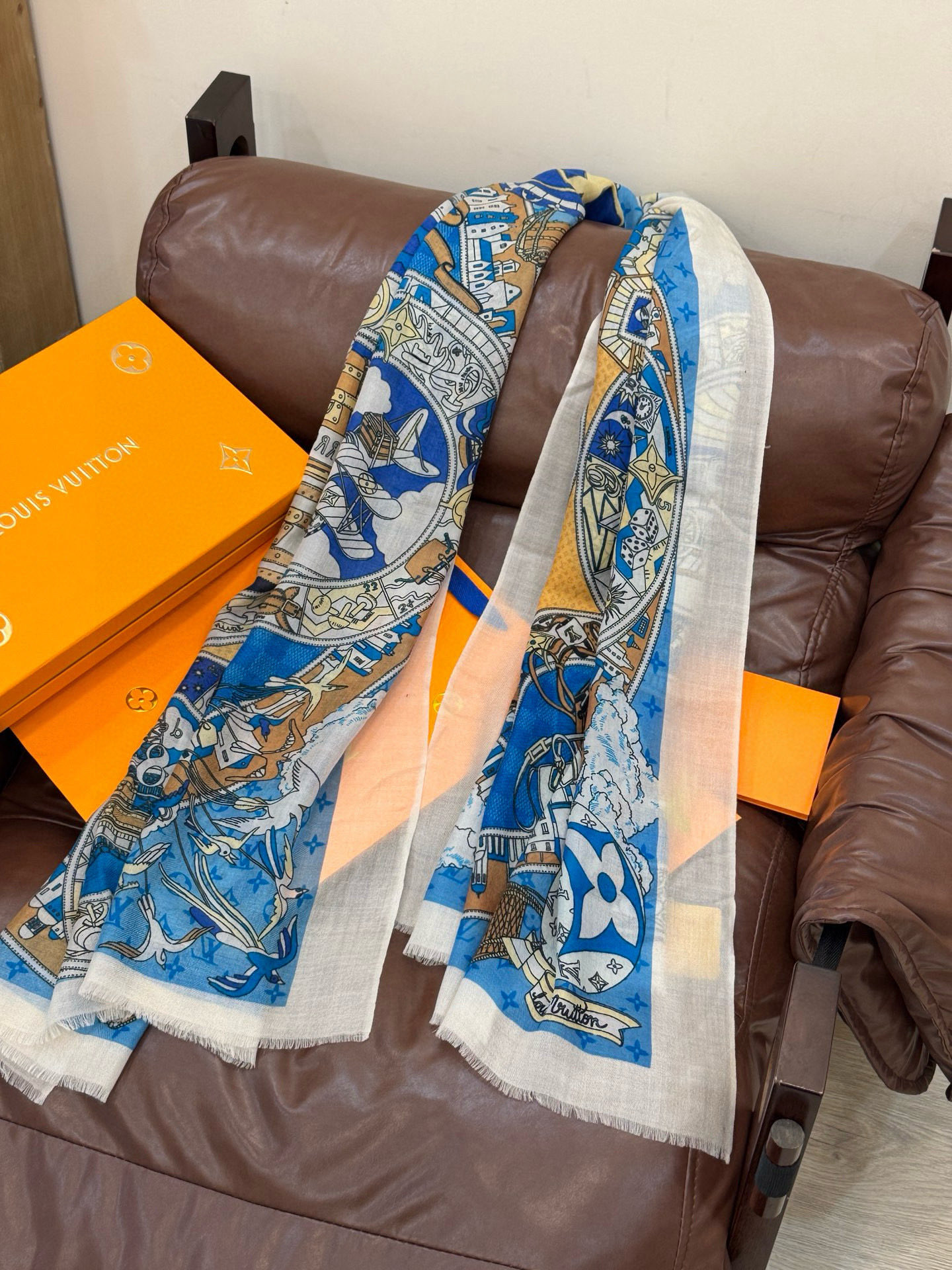 又时髦又百搭！LV新款老花长巾】提升气质和品味的好单品！！四季必备！！真的无敌实用！！Lv难得的羊绒长巾