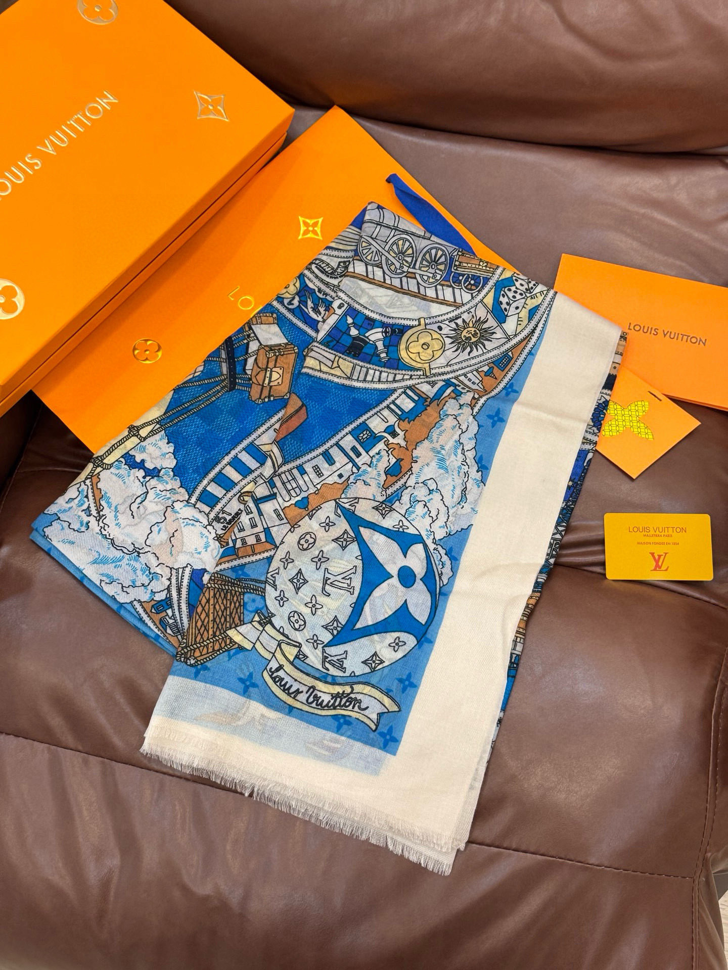又时髦又百搭！LV新款老花长巾】提升气质和品味的好单品！！四季必备！！真的无敌实用！！Lv难得的羊绒长巾