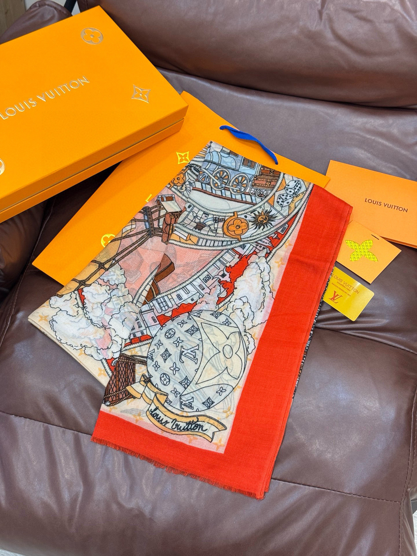 又时髦又百搭！LV新款老花长巾】提升气质和品味的好单品！！四季必备！！真的无敌实用！！Lv难得的羊绒长巾