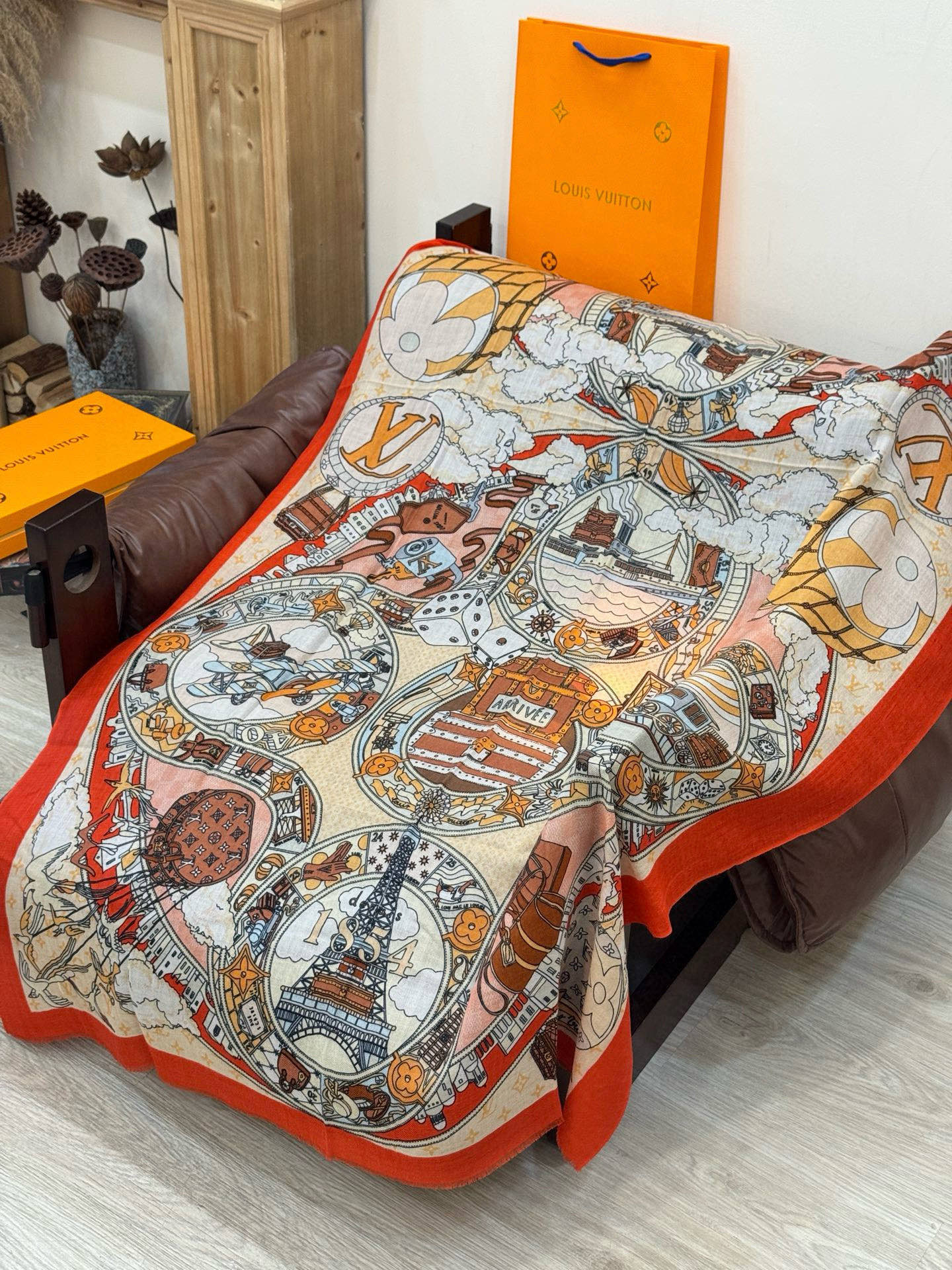 又时髦又百搭！LV新款老花长巾】提升气质和品味的好单品！！四季必备！！真的无敌实用！！Lv难得的羊绒长巾