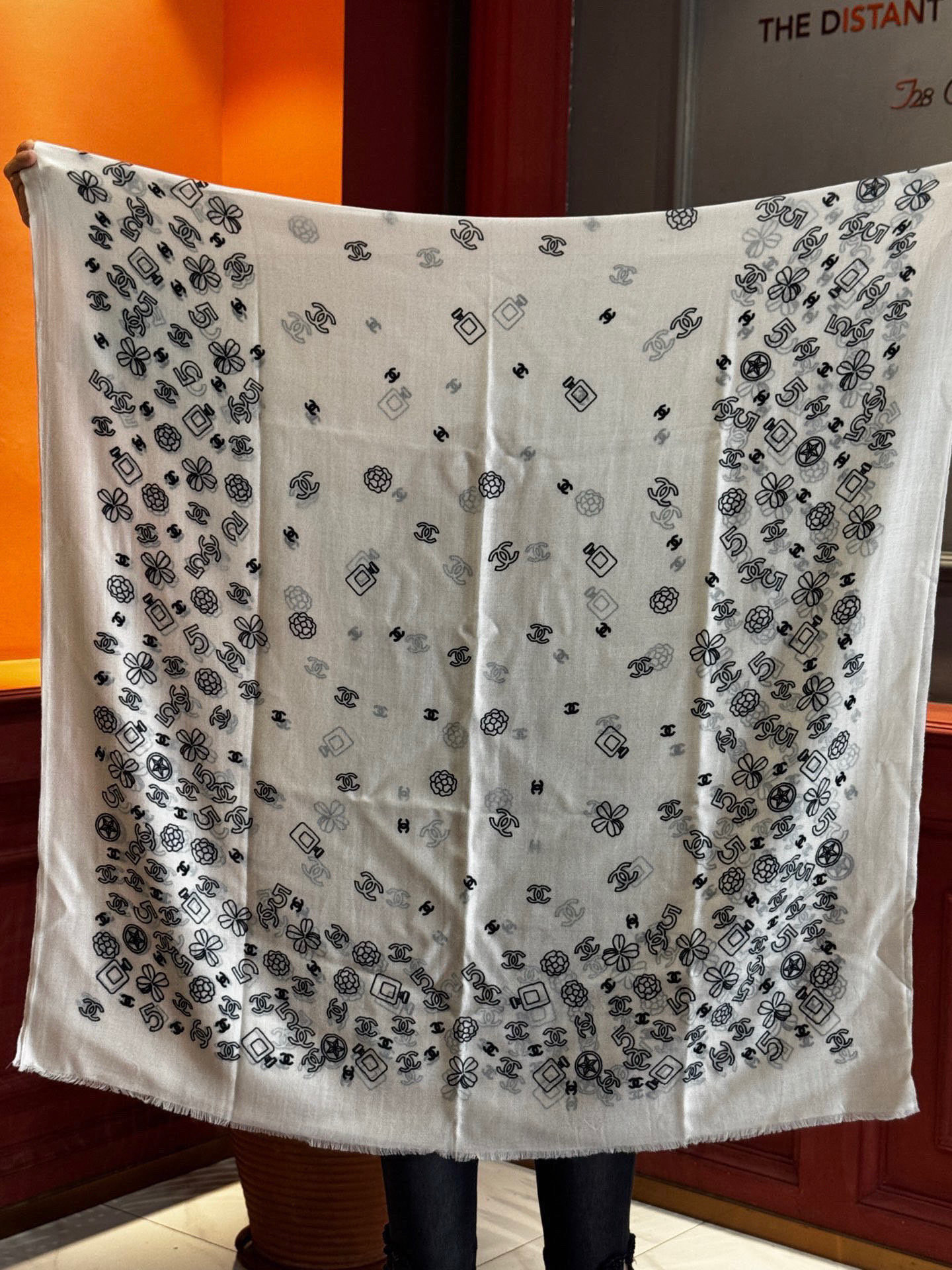 💟CHANEL香奈儿经典元素设计优雅大方，绕在颈间超级完美💋💋简直人间的尤物😍 专柜品质[玫瑰]长巾10