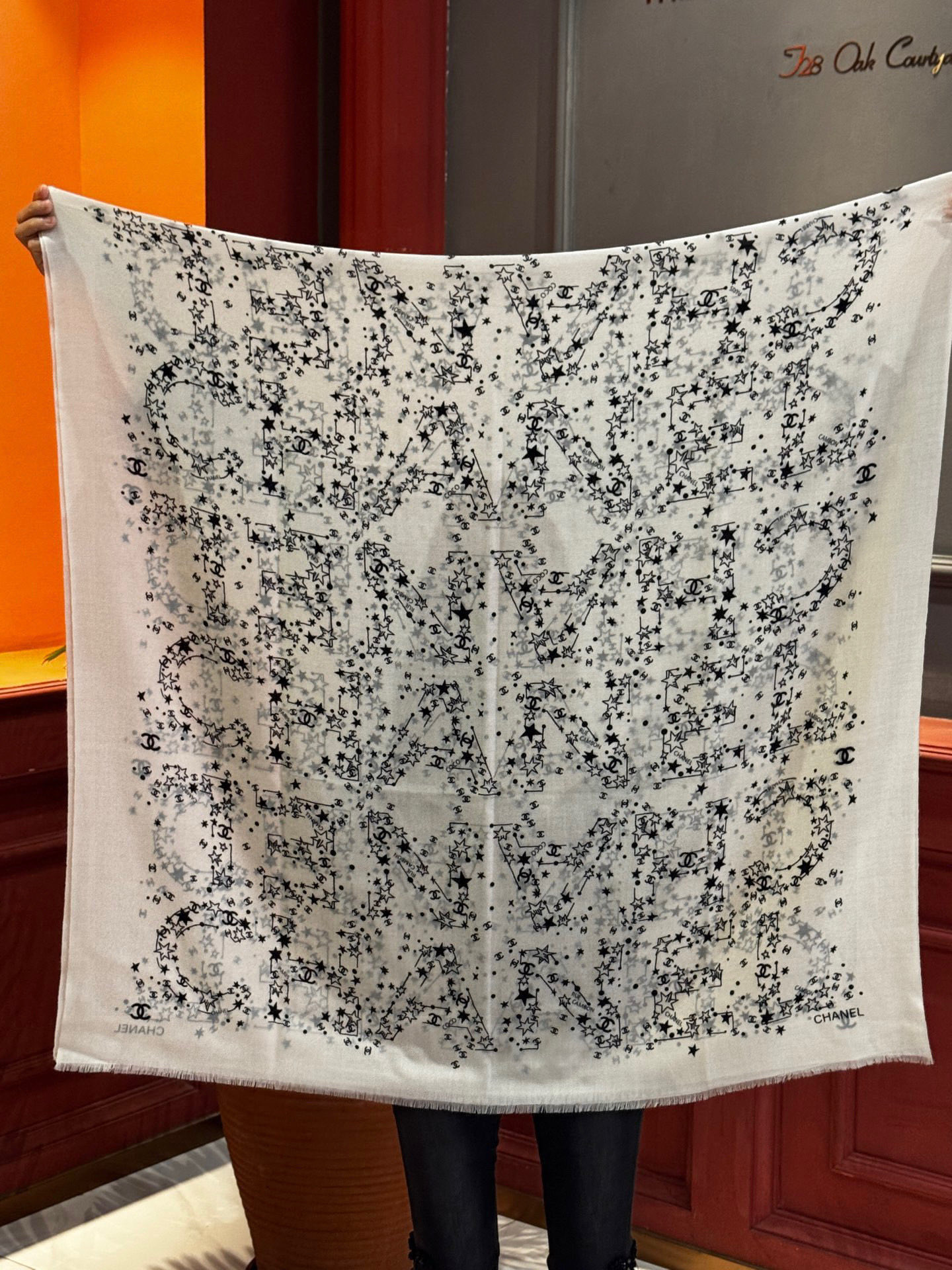 💟CHANEL香奈儿经典元素设计优雅大方，绕在颈间超级完美💋💋简直人间的尤物😍 专柜品质[玫瑰]长巾10