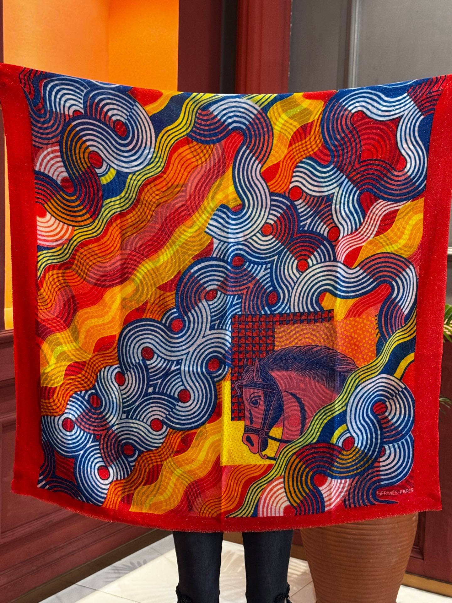 上新🌟 会发光发亮的围巾 💄💋新款客银丝+💖羊绒面料长巾 😘美翻了[流泪]H家【骏马披挂长巾】御用殿堂级