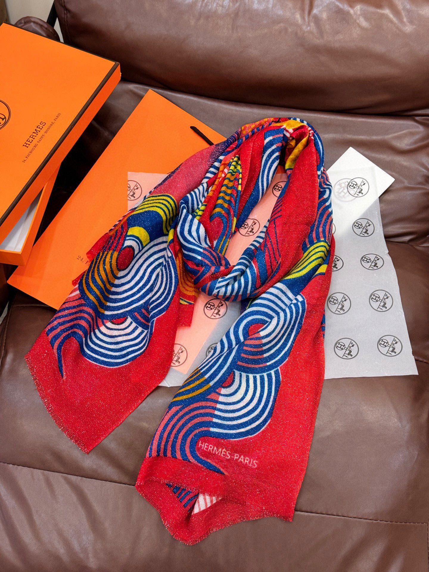 上新🌟 会发光发亮的围巾 💄💋新款客银丝+💖羊绒面料长巾 😘美翻了[流泪]H家【骏马披挂长巾】御用殿堂级