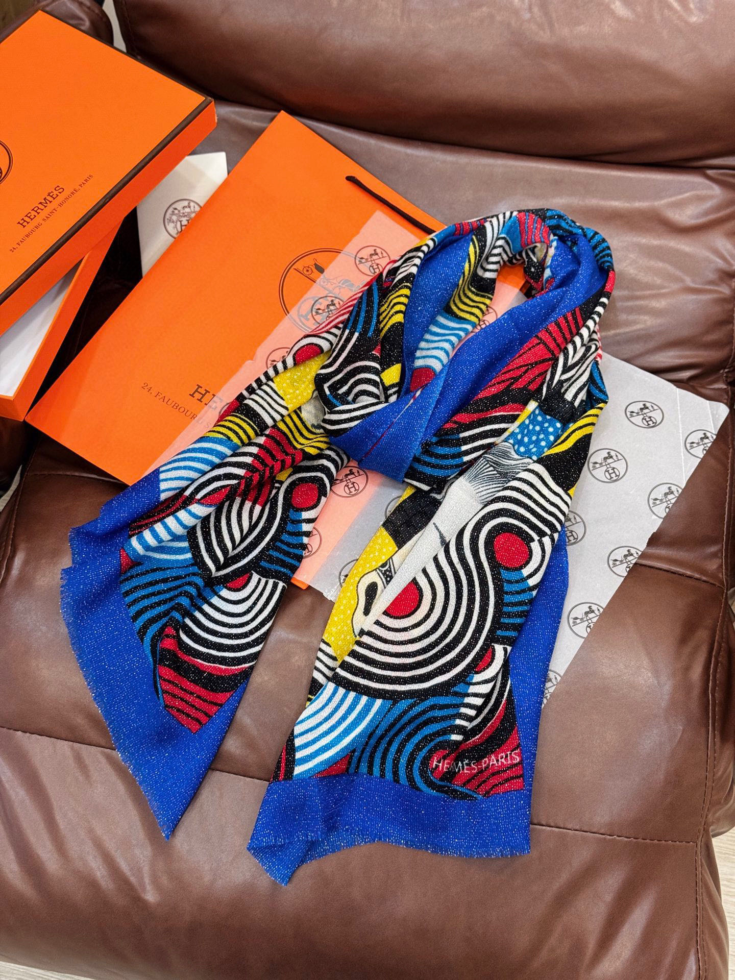 上新🌟 会发光发亮的围巾 💄💋新款客银丝+💖羊绒面料长巾 😘美翻了[流泪]H家【骏马披挂长巾】御用殿堂级