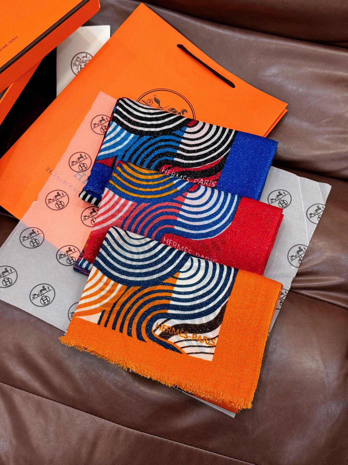 上新🌟 会发光发亮的围巾 💄💋新款客银丝+💖羊绒面料长巾 😘美翻了[流泪]H家【骏马披挂长巾】御用殿堂级