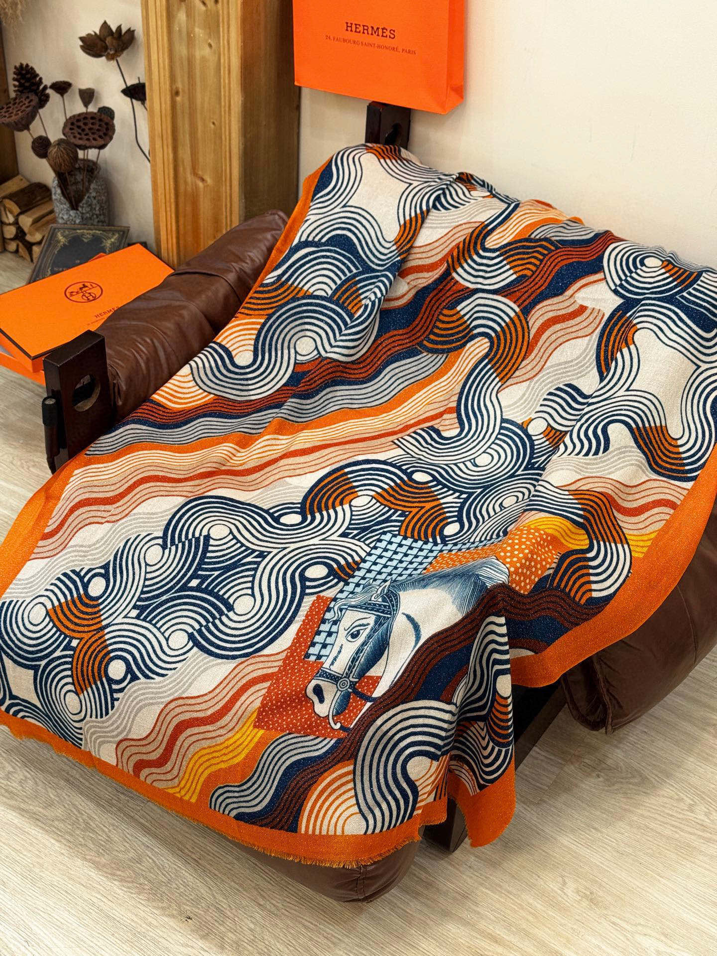 上新🌟 会发光发亮的围巾 💄💋新款客银丝+💖羊绒面料长巾 😘美翻了[流泪]H家【骏马披挂长巾】御用殿堂级