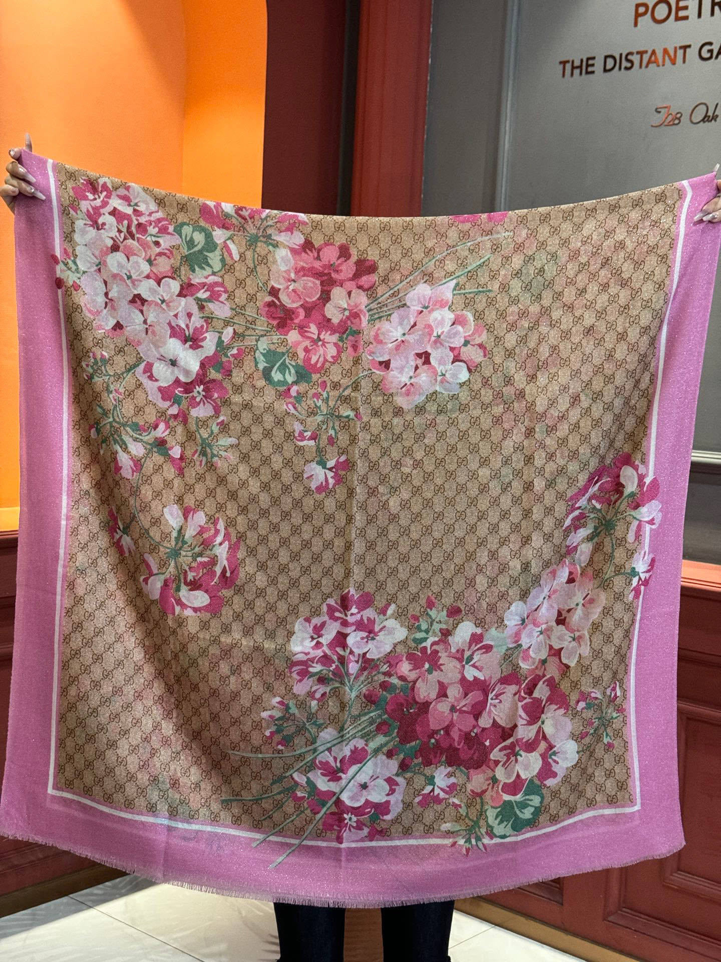 Gucci花卉羊绒围巾~超级抬气色!高级女人味!】羊绒围巾也能这么美!!!Gucci这款双面花卉羊绒围巾