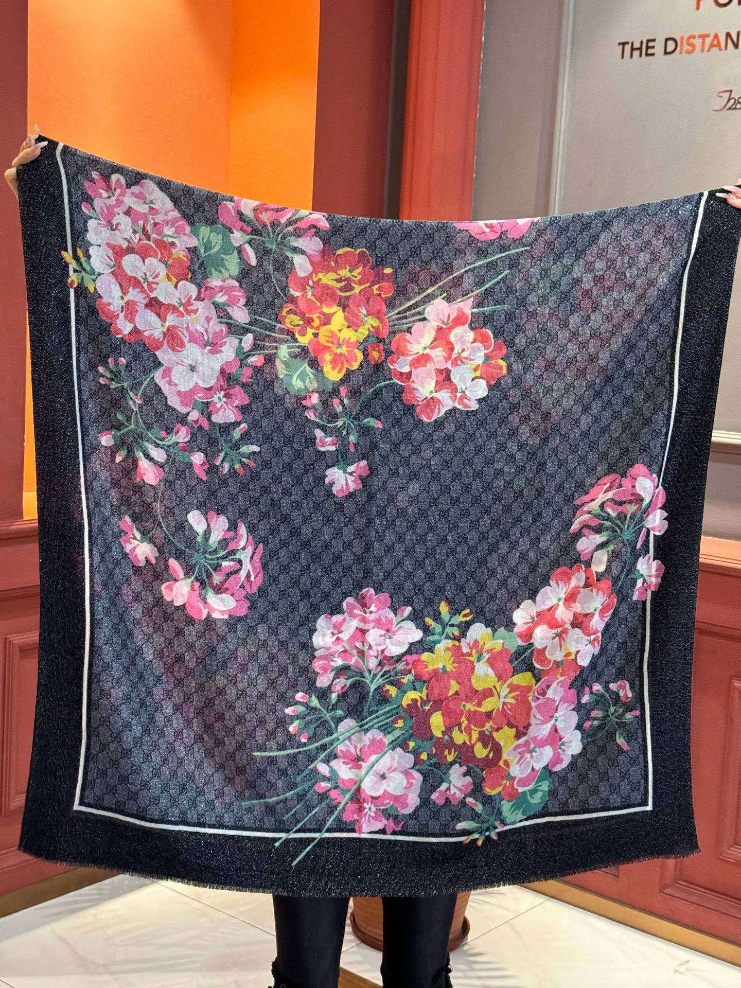 Gucci花卉羊绒围巾~超级抬气色!高级女人味!】羊绒围巾也能这么美!!!Gucci这款双面花卉羊绒围巾