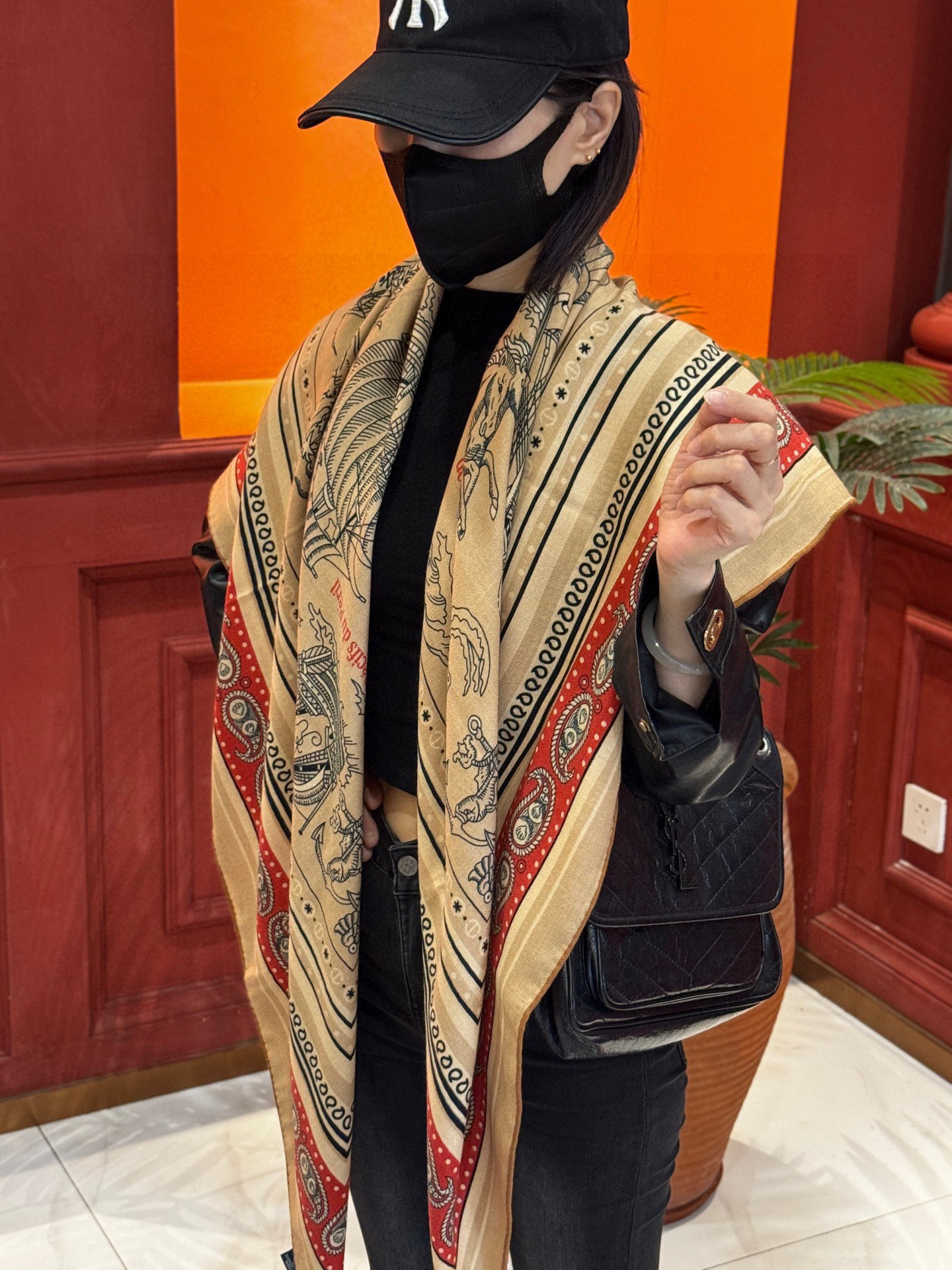 💟2025年秋冬抢先 上新💞【双面同色丝毛方巾】手工卷边山羊绒和真丝混纺披肩（70%山羊绒，30%桑蚕丝