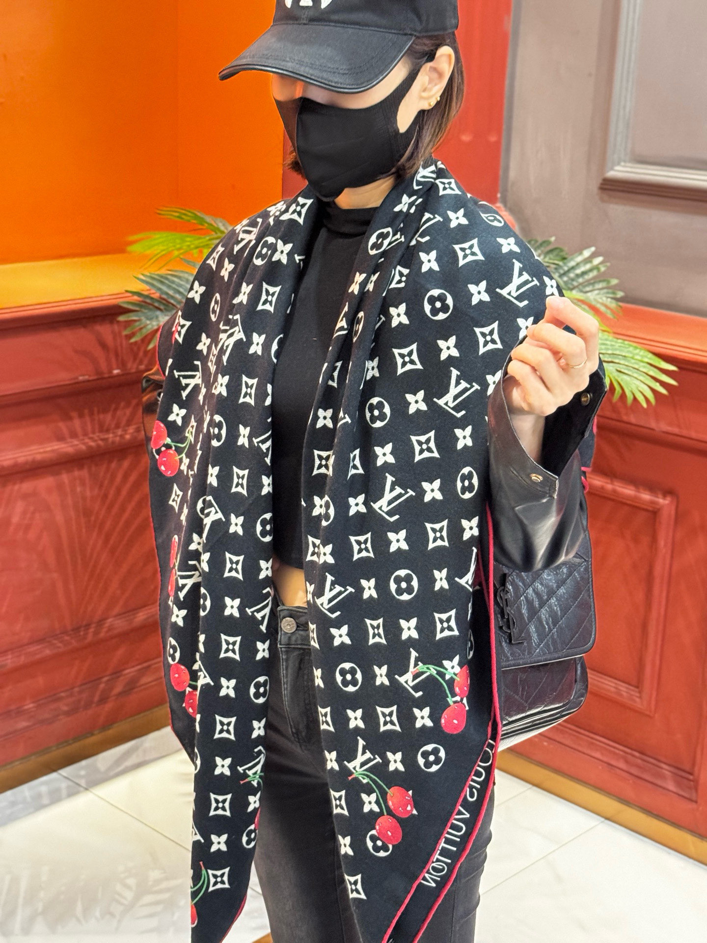 LV X TM MONOGRAMCERISE 140丝绒方巾【140双面丝绒同色】LV × TM Mon
