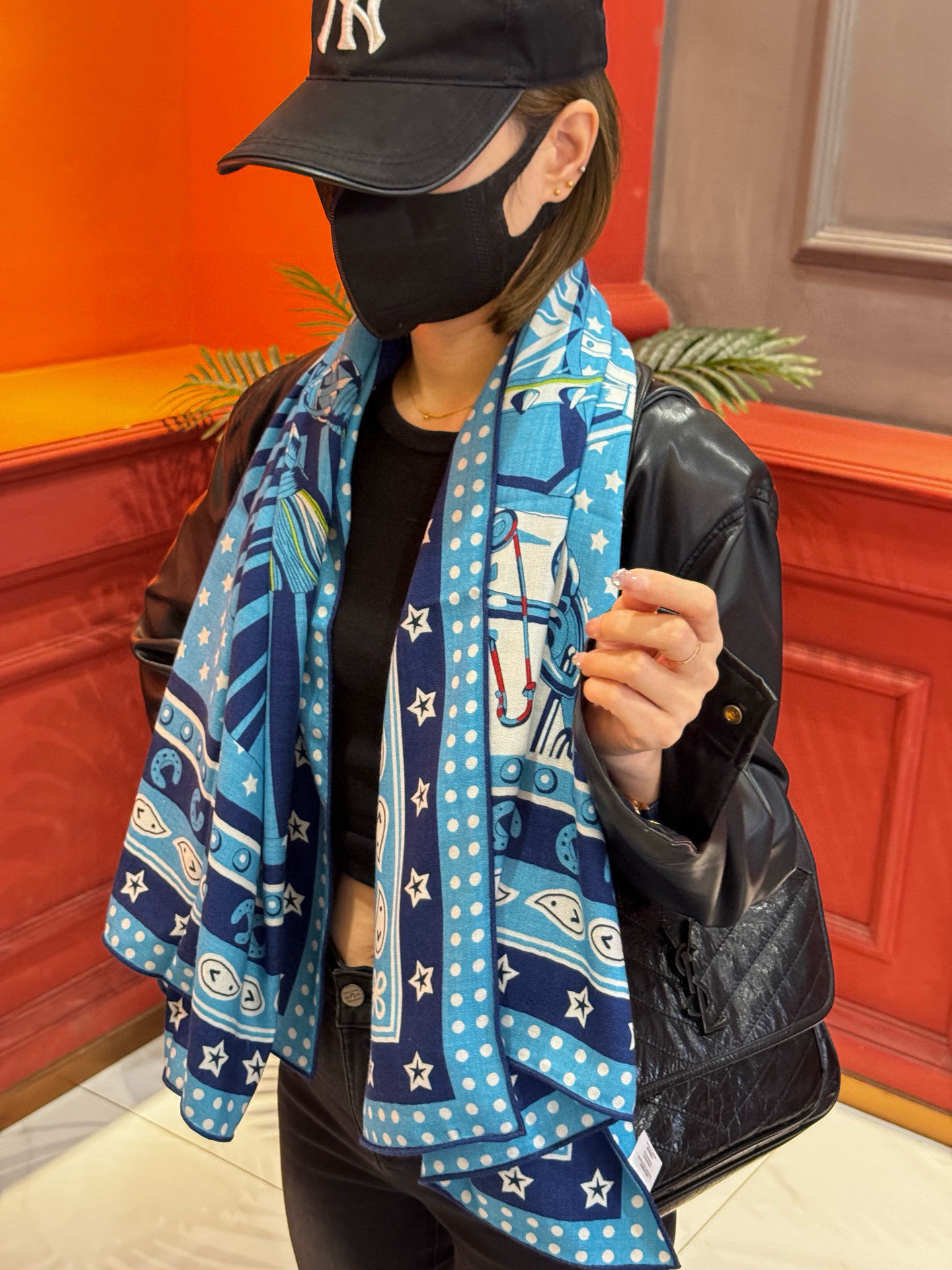 💟羊绒新款🆕👏👏买了都说好看‼️推荐💕爱马仕双面同色羊绒方巾【朋克骏马双面同色140】,顶级工艺超值‼️