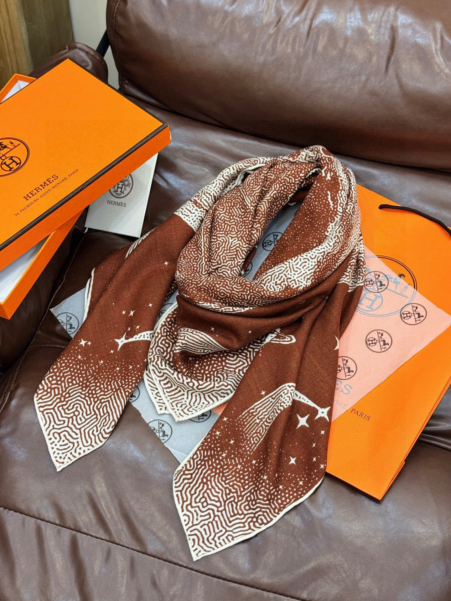 HERMES爱马仕新款|月光飞马Clair de Lune羊绒和真丝披肩,手工卷边(70%羊绒,30%真