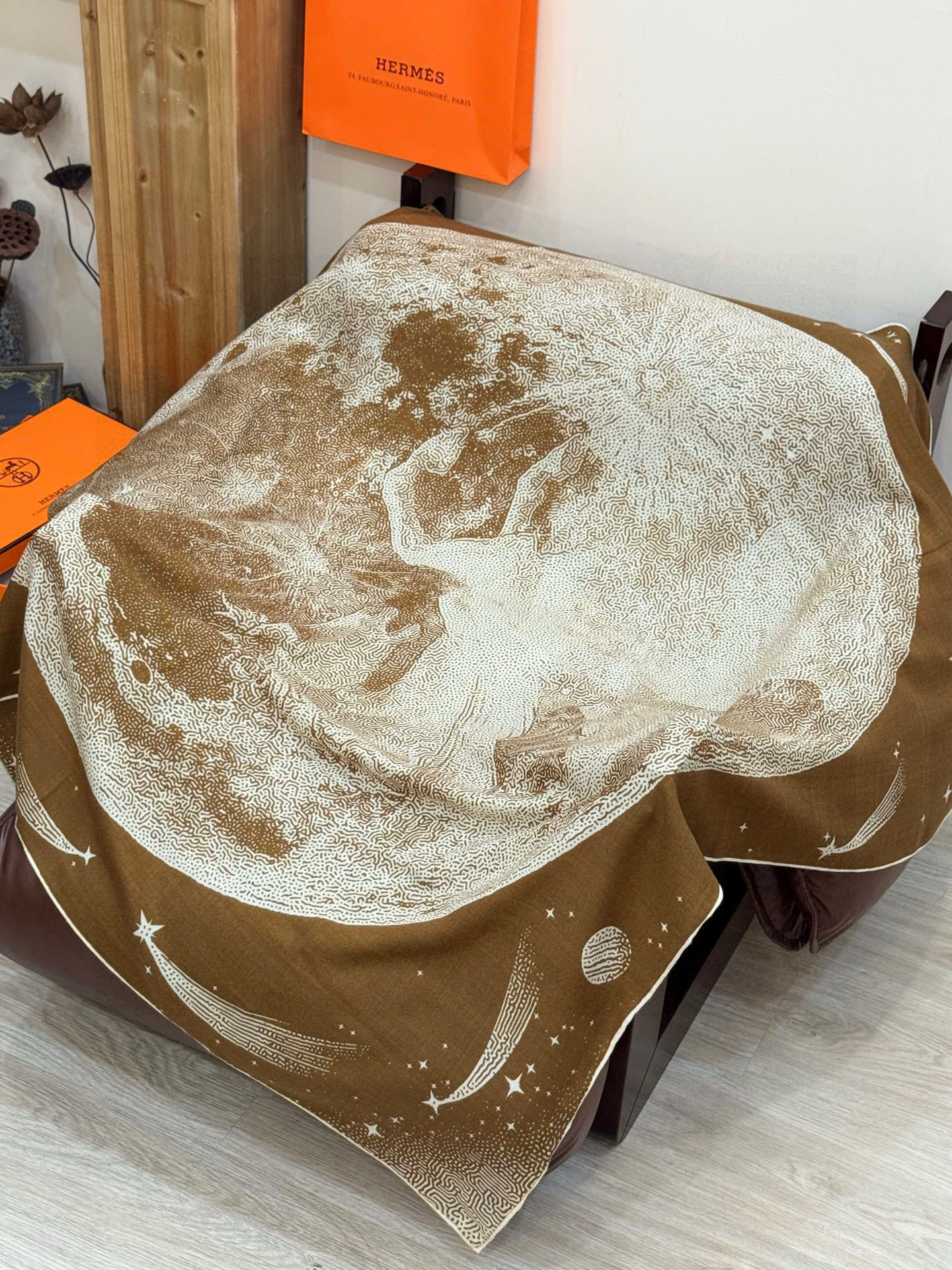 HERMES爱马仕新款|月光飞马Clair de Lune羊绒和真丝披肩,手工卷边(70%羊绒,30%真