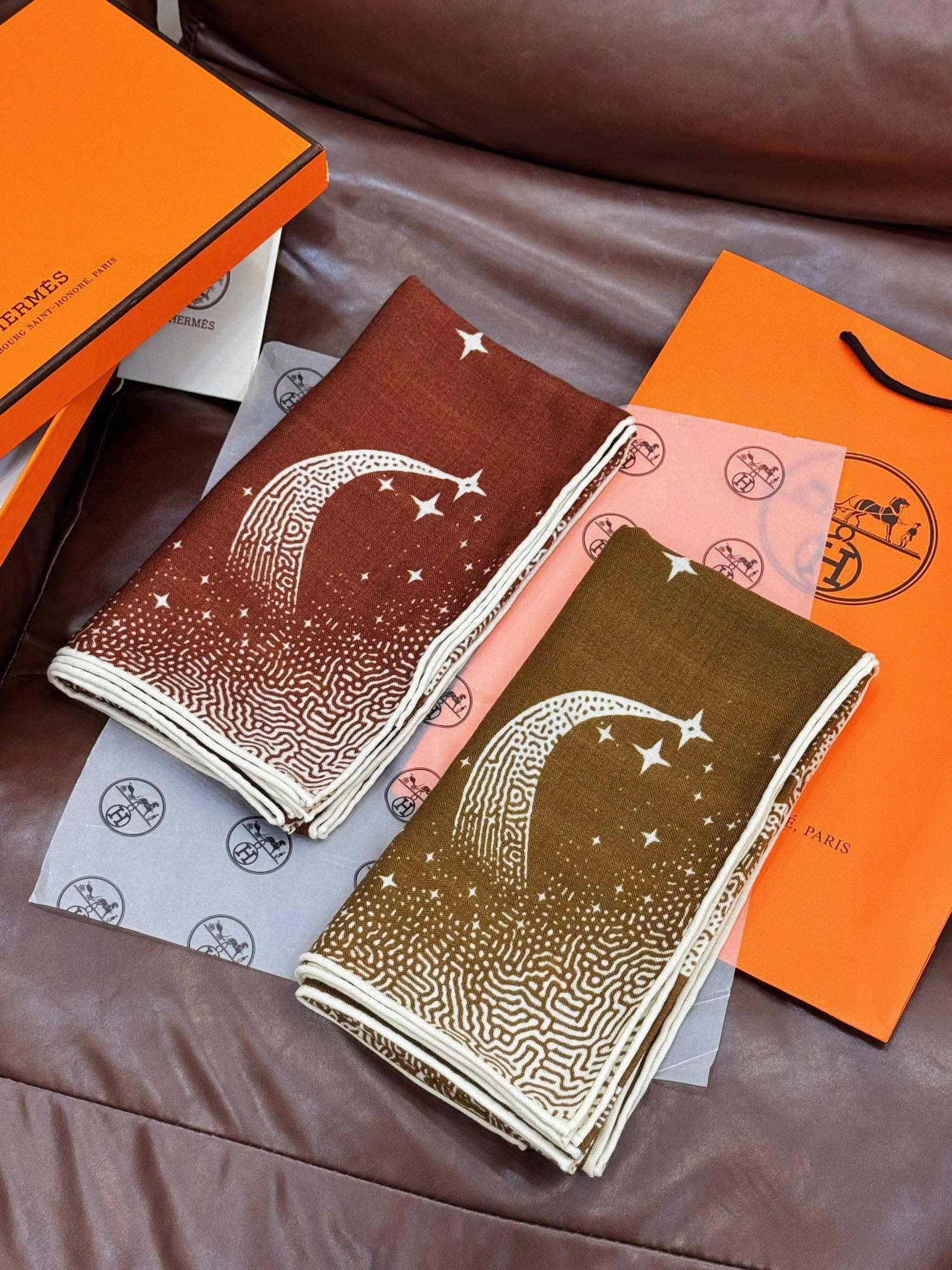 HERMES爱马仕新款|月光飞马Clair de Lune羊绒和真丝披肩,手工卷边(70%羊绒,30%真