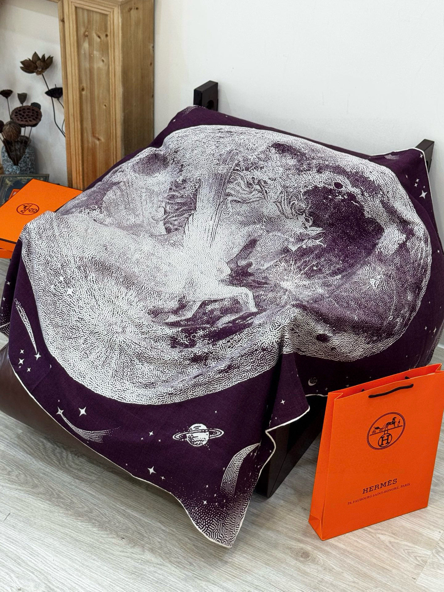 HERMES爱马仕新款|月光飞马Clair de Lune羊绒和真丝披肩，手工卷边(70%羊绒，30%真