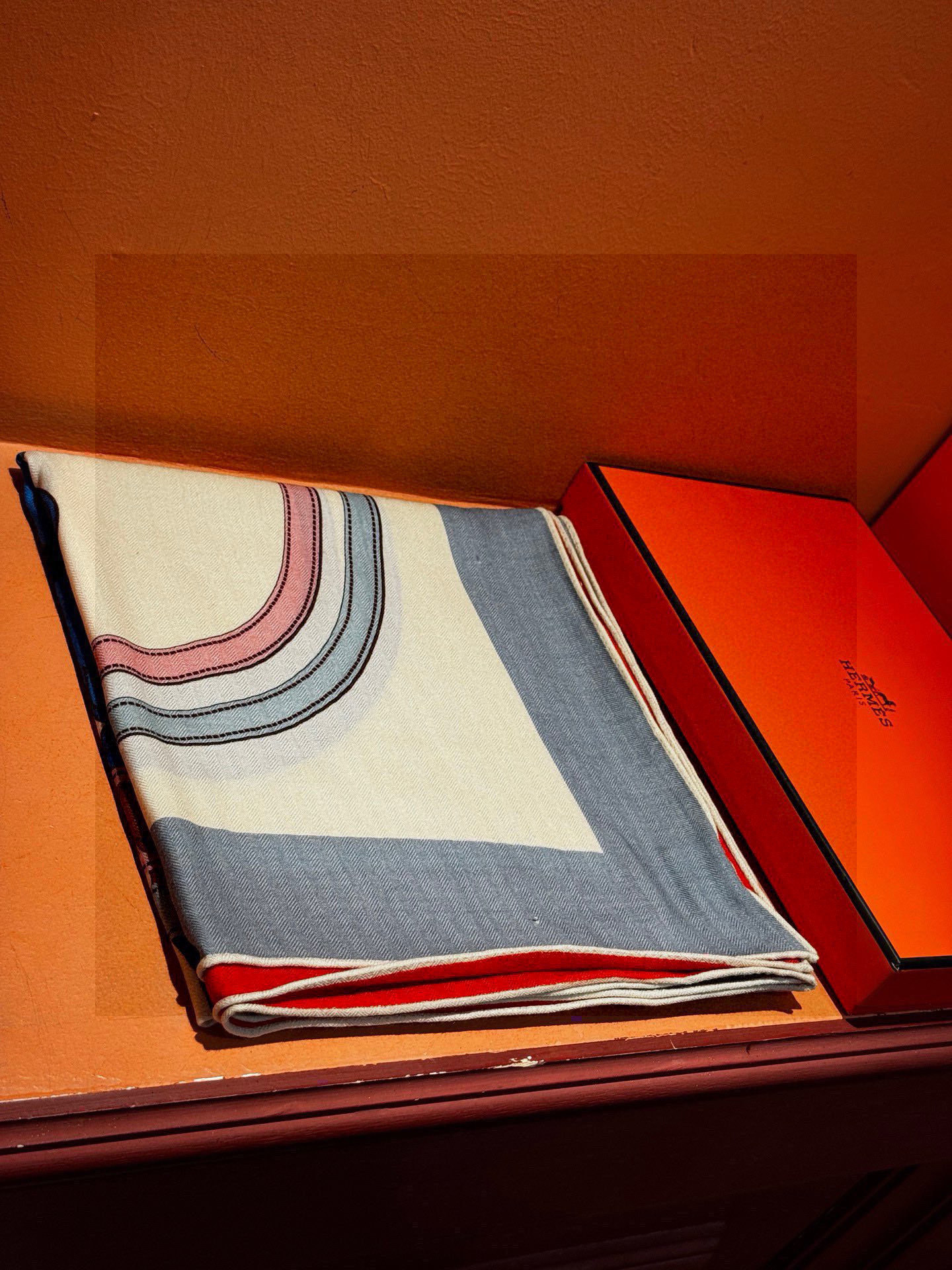 羊绒新款🆕🏇🏇买了都说好看‼️推荐💕【华丽的缰辔双面同色140】羊绒方巾,顶级工艺超值‼️爱马仕专柜爆款