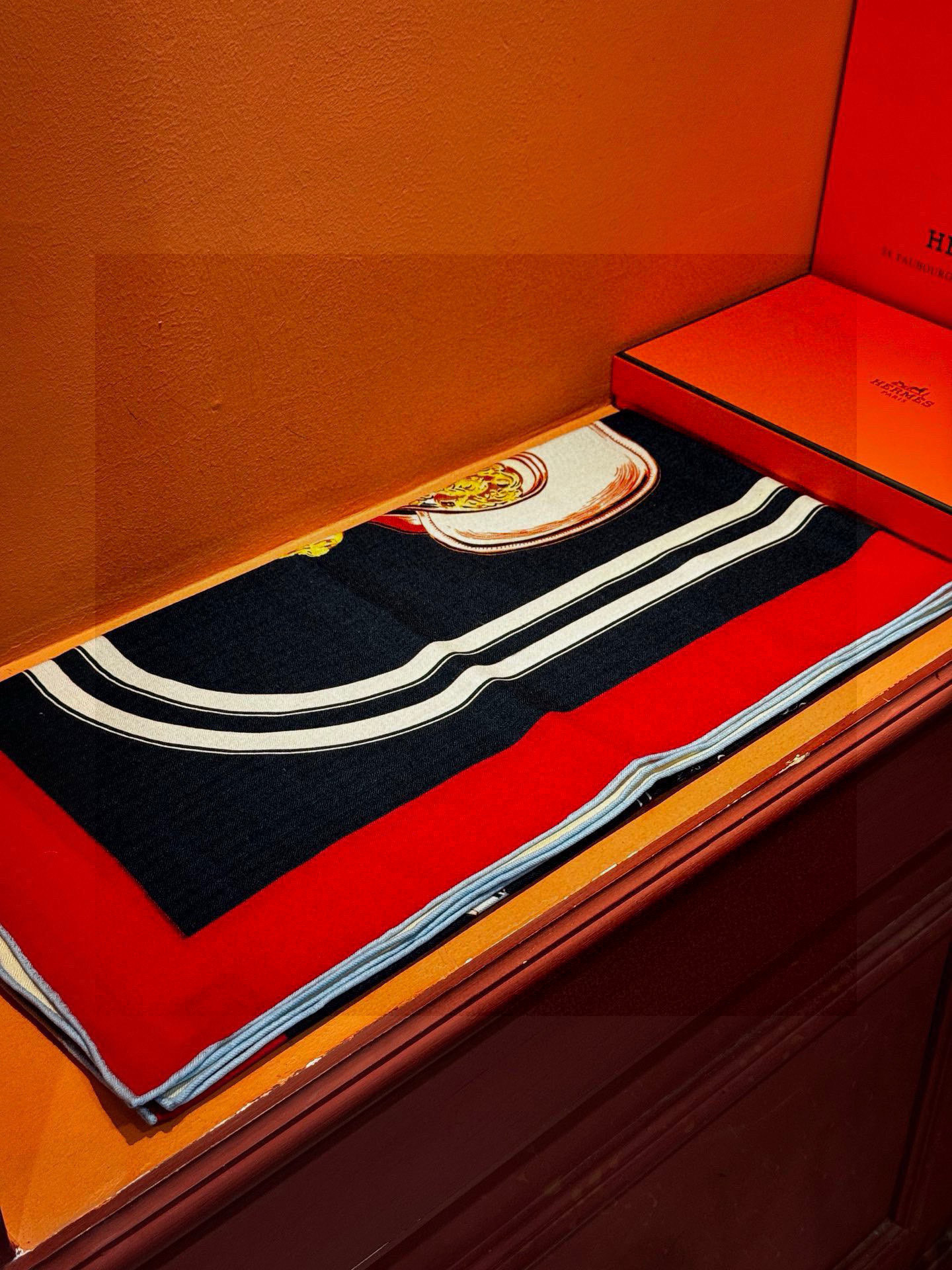 羊绒新款🆕🏇🏇买了都说好看‼️推荐💕【华丽的缰辔双面同色140】羊绒方巾,顶级工艺超值‼️爱马仕专柜爆款