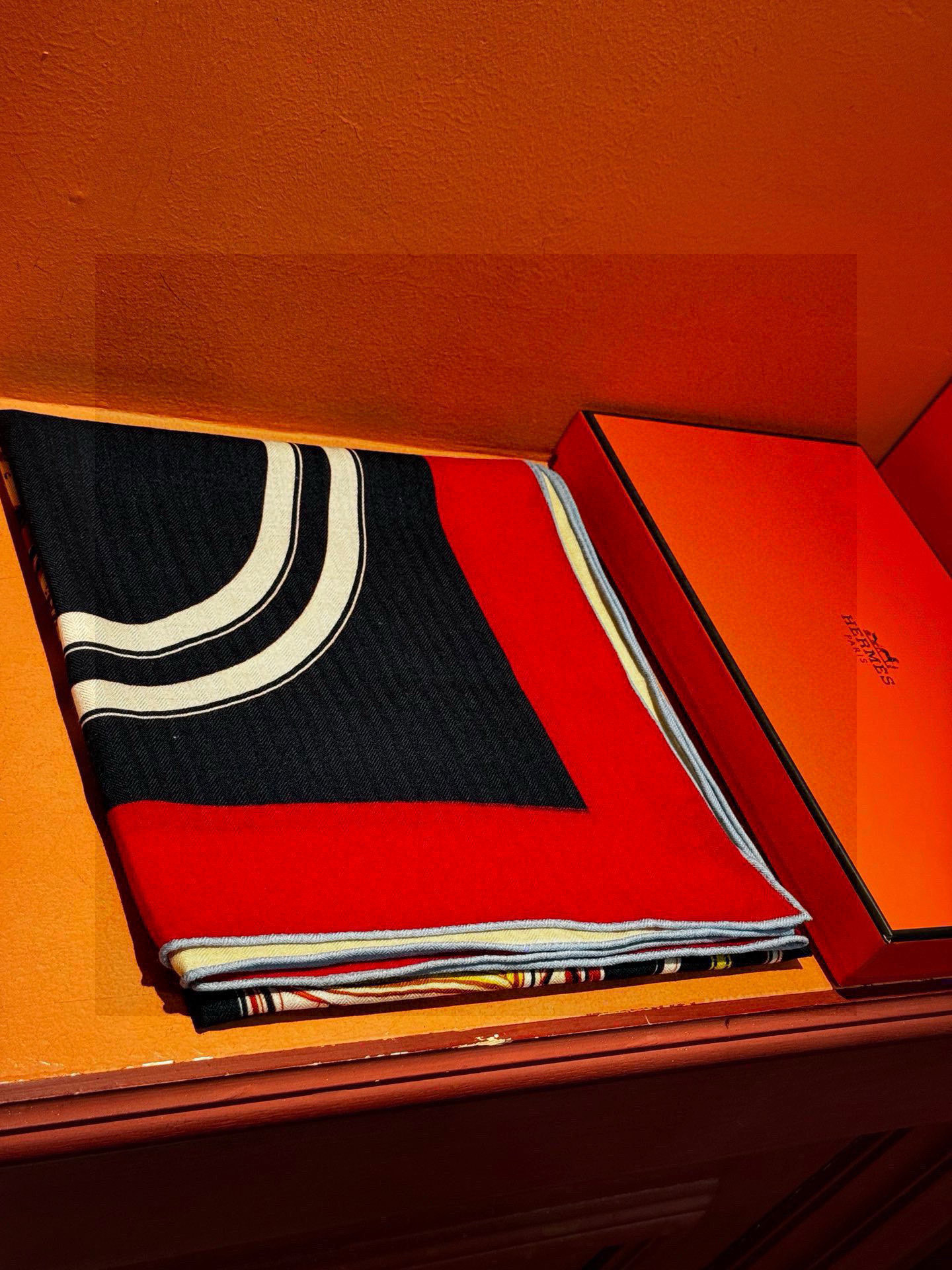 羊绒新款🆕🏇🏇买了都说好看‼️推荐💕【华丽的缰辔双面同色140】羊绒方巾,顶级工艺超值‼️爱马仕专柜爆款