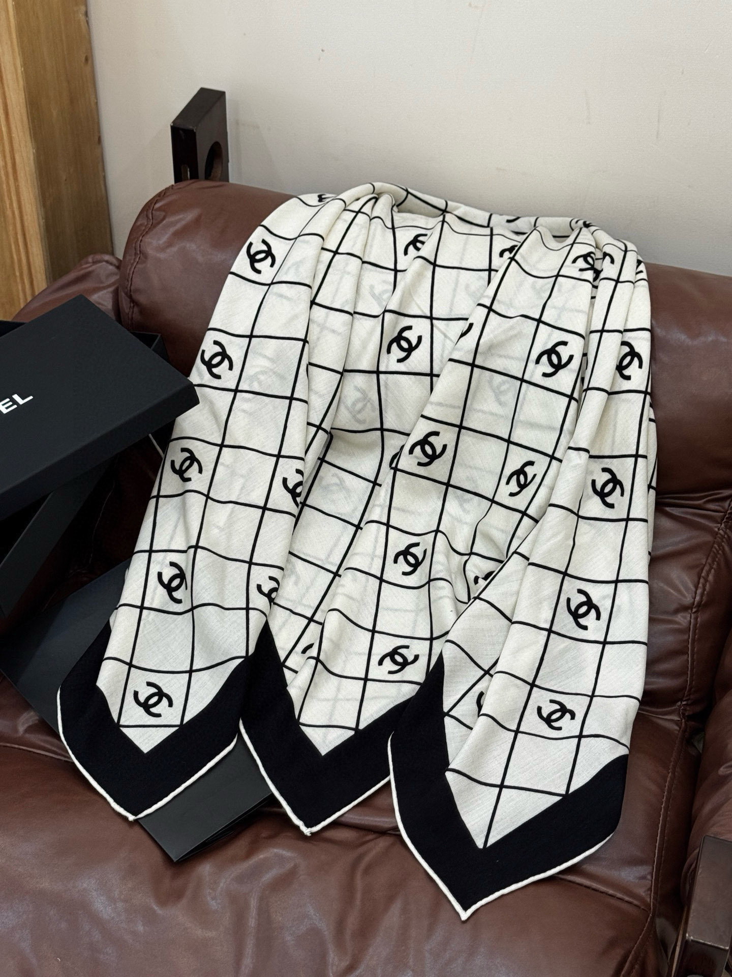 【升级双面同色 加密面料】 上新❤️ 140*140台版印花 黑白二色 高级都市新贵!山茶花的再一次邂逅