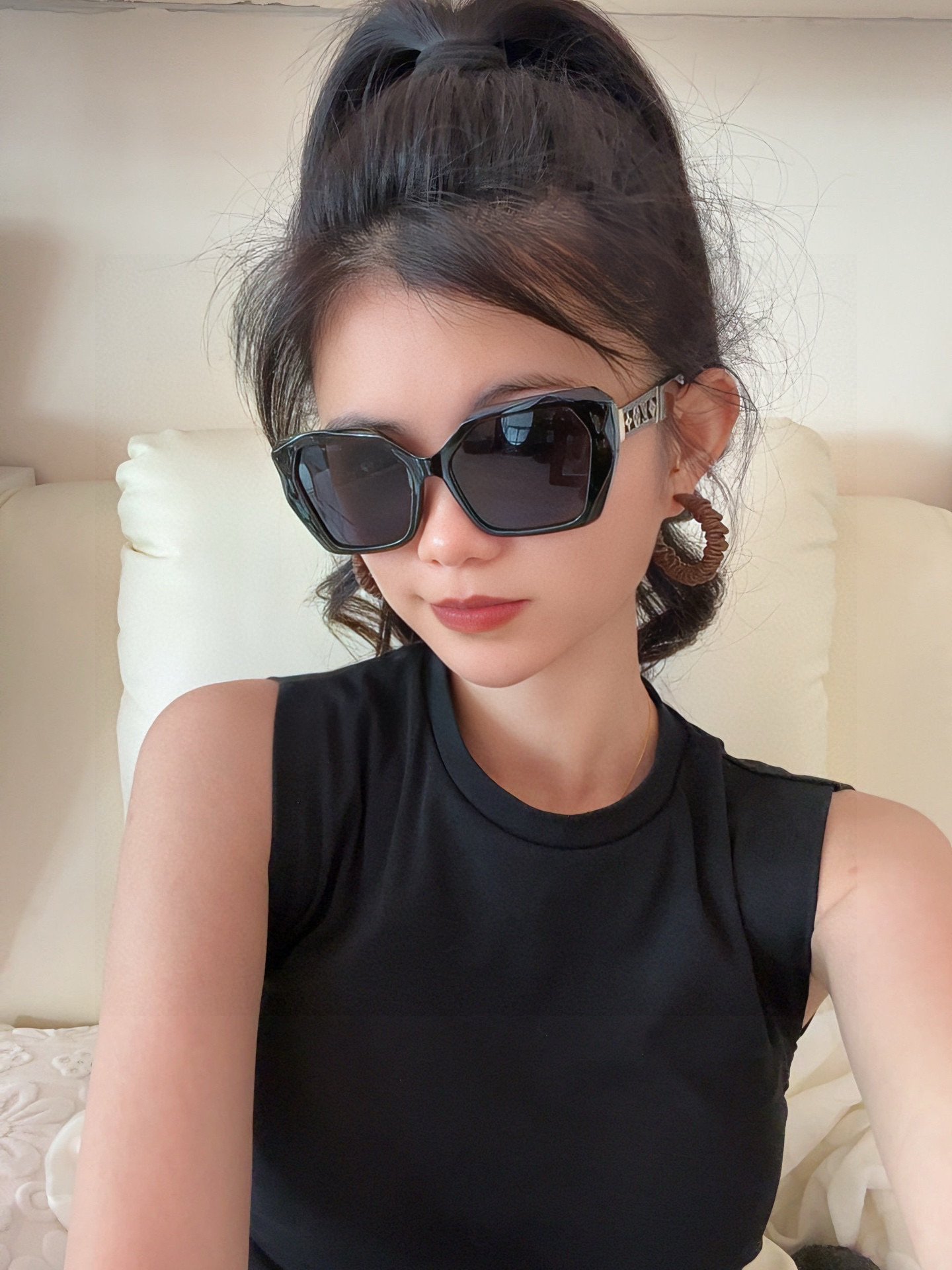 LV 2025年开春新款 潮流爆款 时尚方框太阳镜 高品质 佩戴舒适 网红潮款墨镜 型号L5230