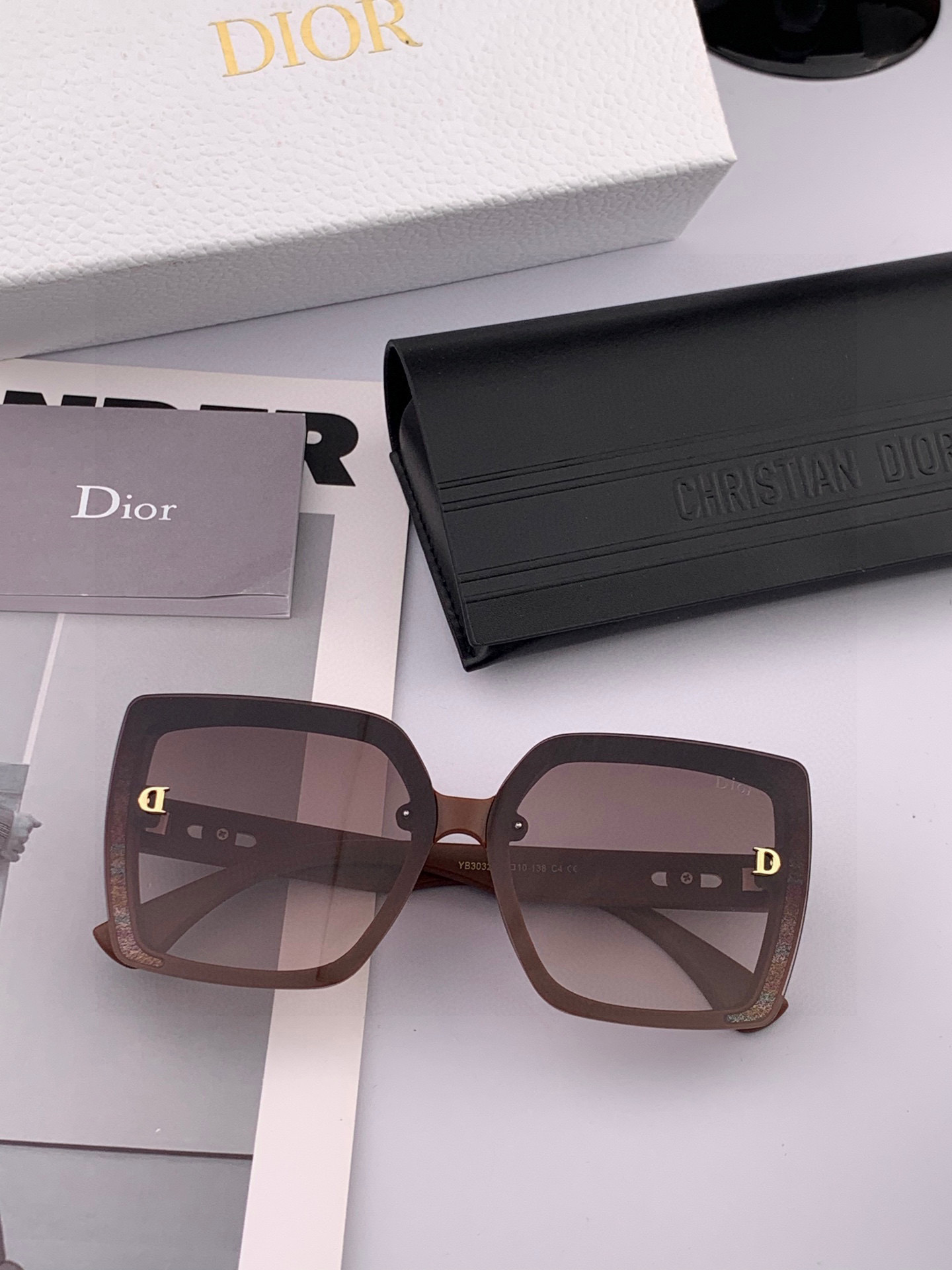 🔺 【DIOR-迪奥】2025开春新款 潮流爆款 时尚方框太阳镜 高品质 佩戴舒适 网红潮款墨镜 型号：