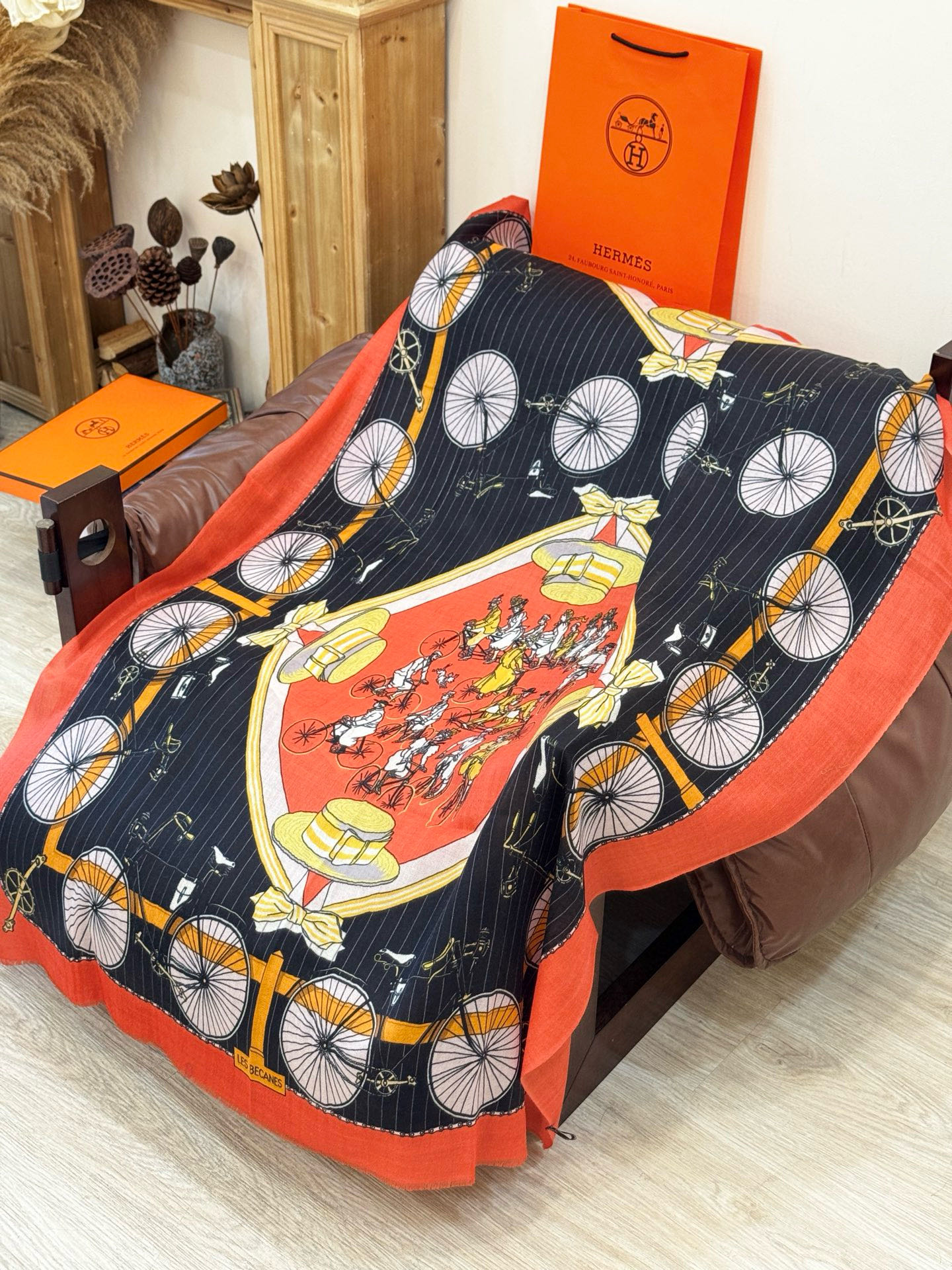 羊绒新款 🆕🆕🌈💫速度‼️下手一定要快‼️H家新款【自行车长巾】，高端 大爱 货极少 现在用极好‼️真心