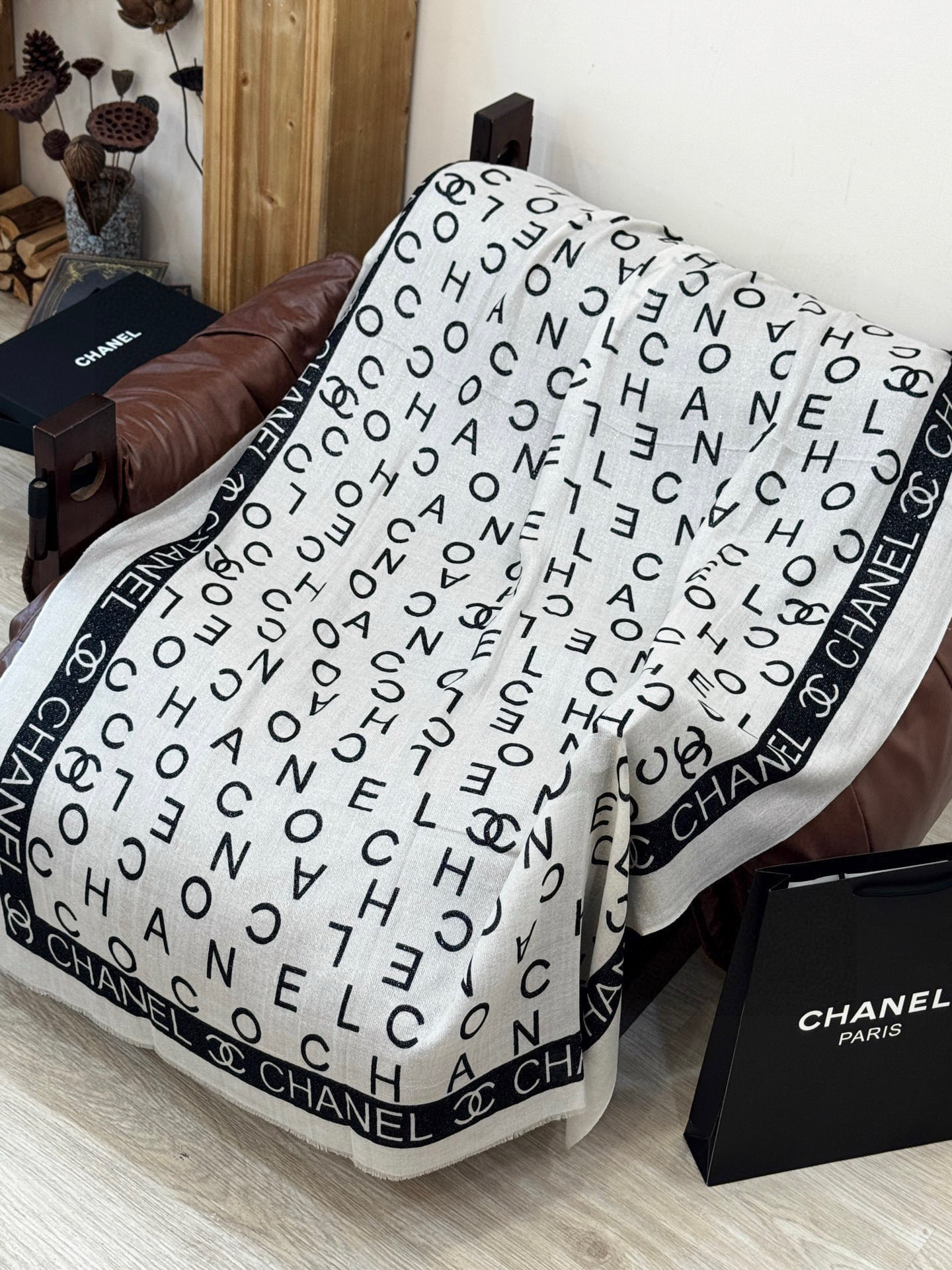 上新🌟 会发光发亮的围巾 💄💋新款客供银线💖羊绒面料长巾 😘美翻了[流泪]【银线双C图案】御用殿堂级极‼