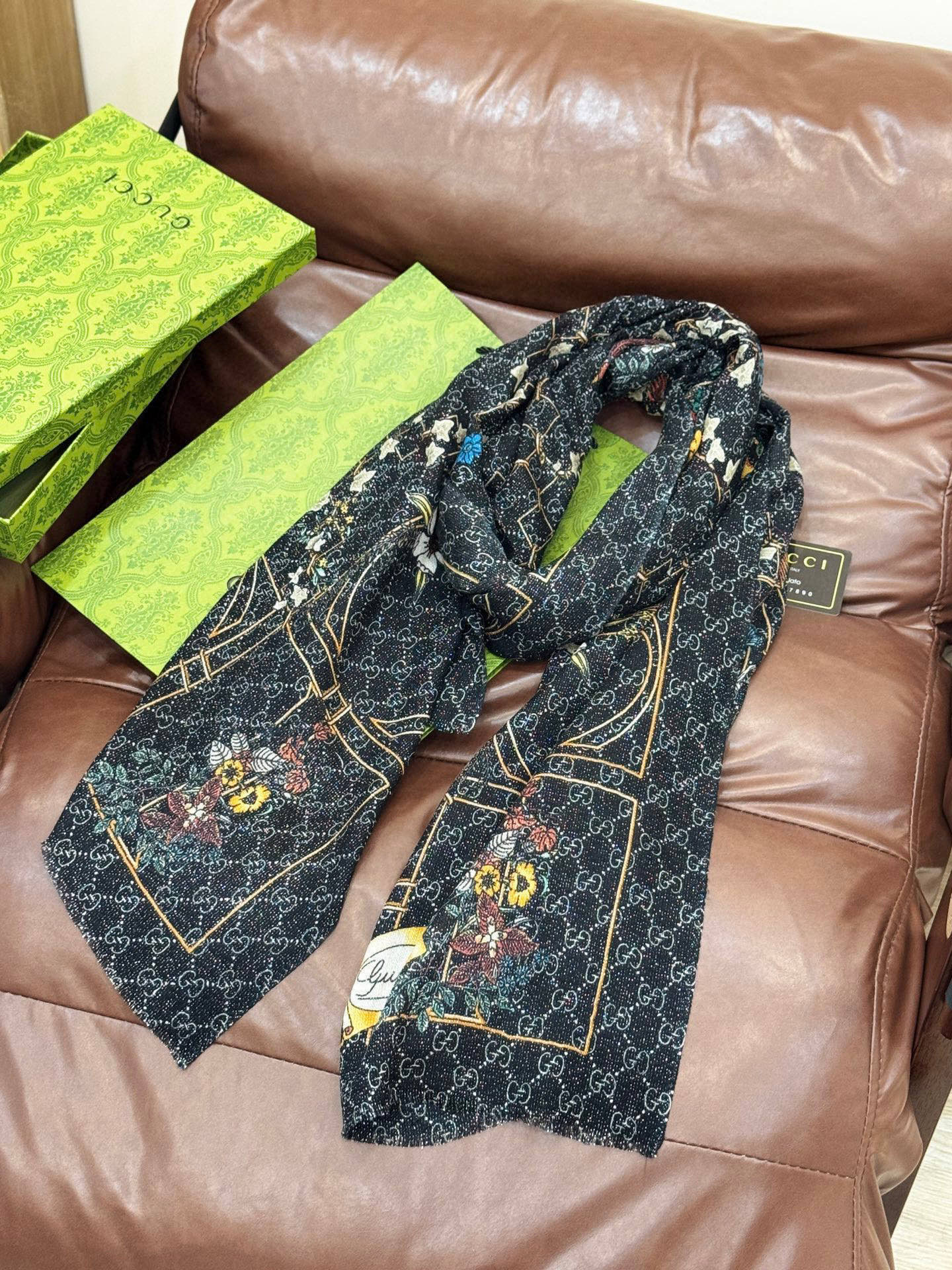 会发光发亮的围巾羊绒新款 🆕🆕🌈💫速度‼️下手一定要快‼️G家新款【GG字母花卉长巾】，高端 大爱 货极